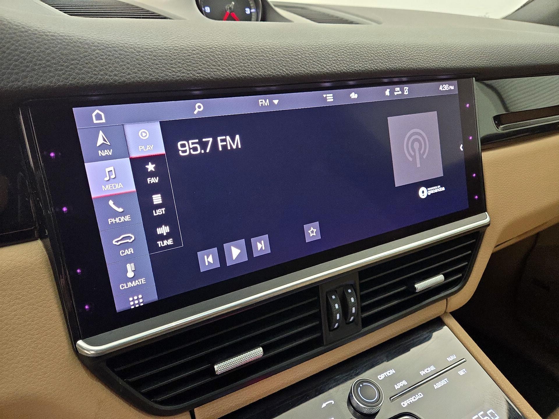 Thumbnail: 2021 Porsche Cayenne - 16