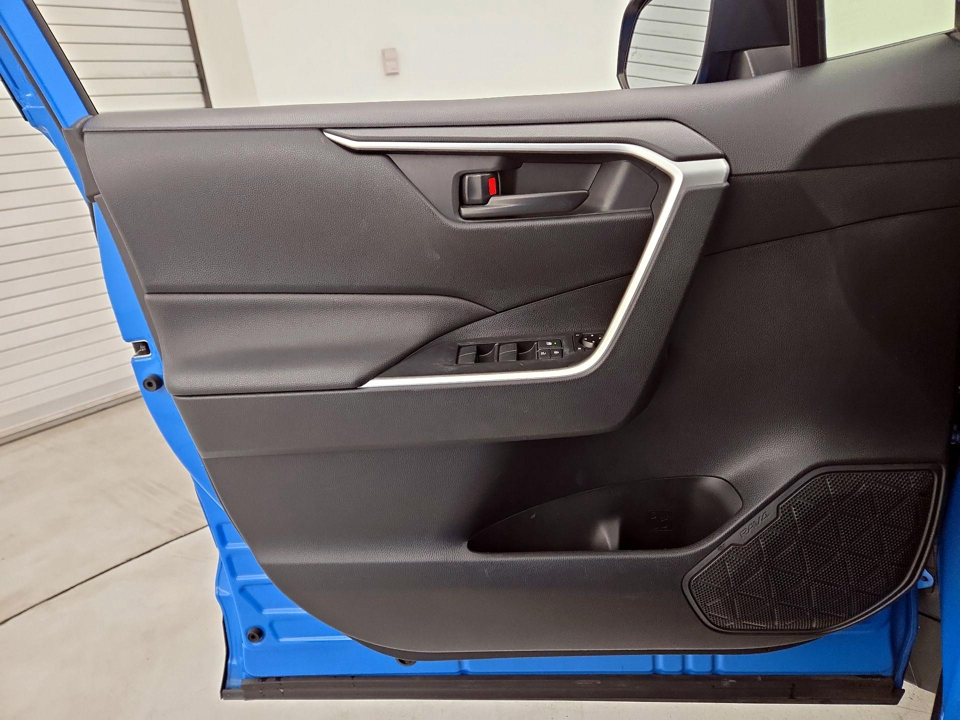 Thumbnail: 2019 Toyota RAV4 - 12