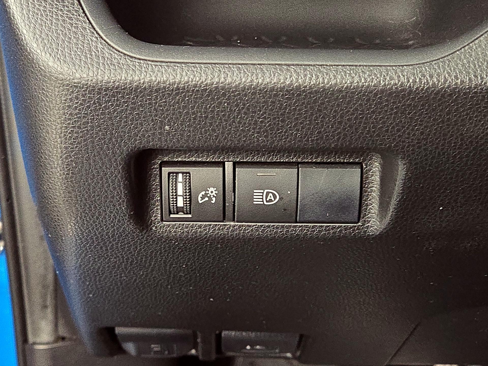 Thumbnail: 2019 Toyota RAV4 - 13