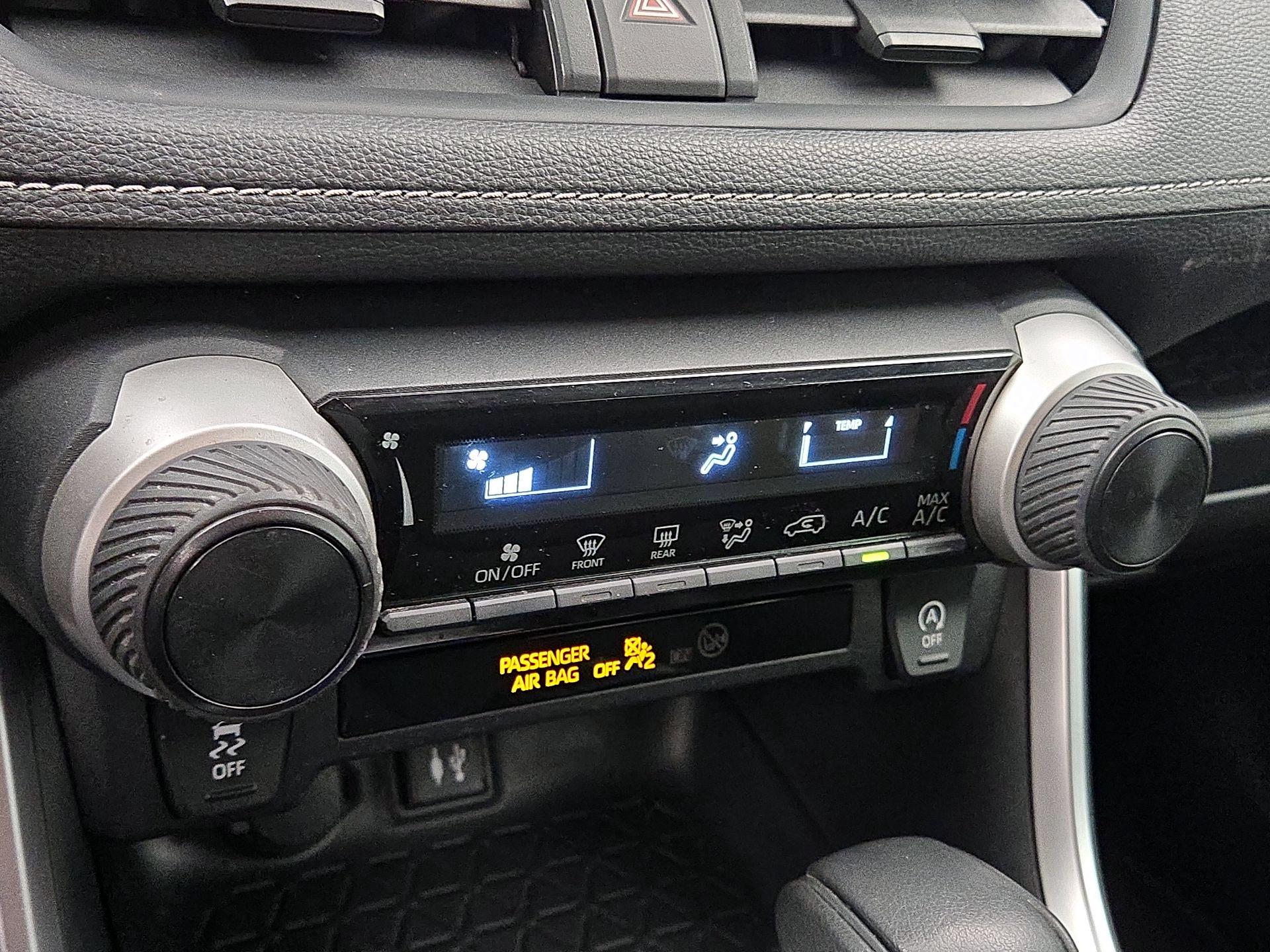 Thumbnail: 2019 Toyota RAV4 - 17