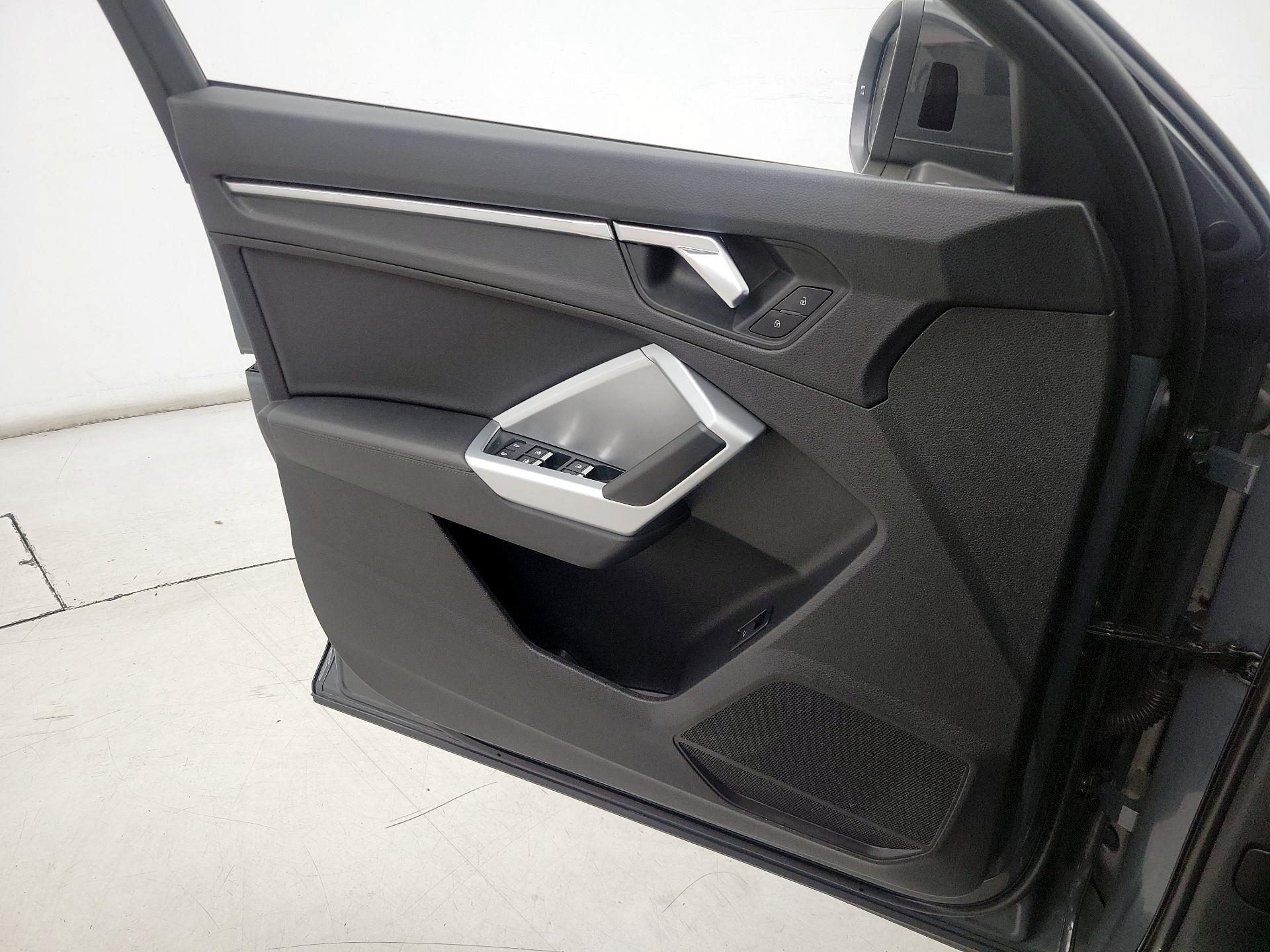 Thumbnail: 2020 Audi Q3 - 12