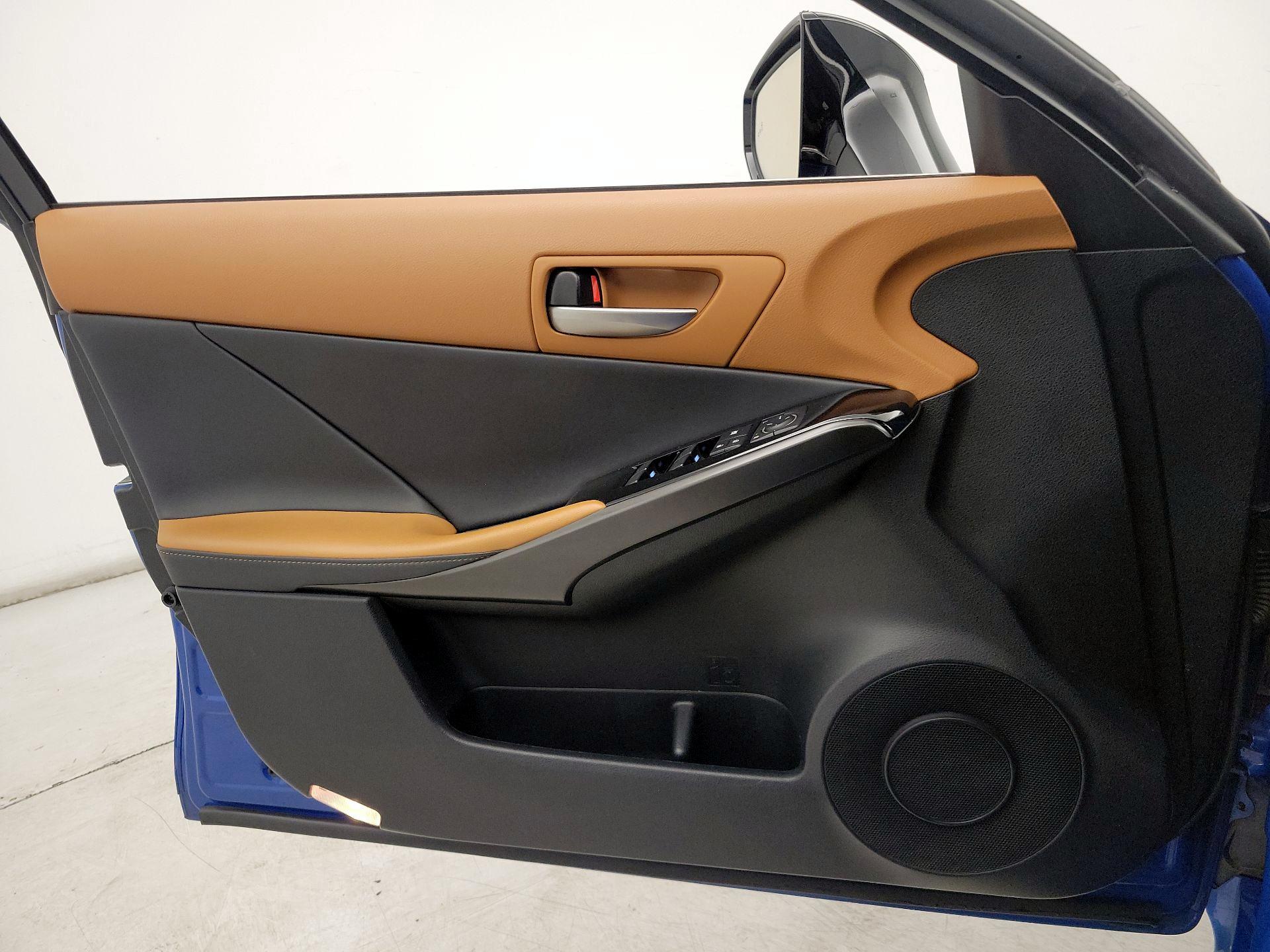 Thumbnail: 2021 Lexus IS - 12