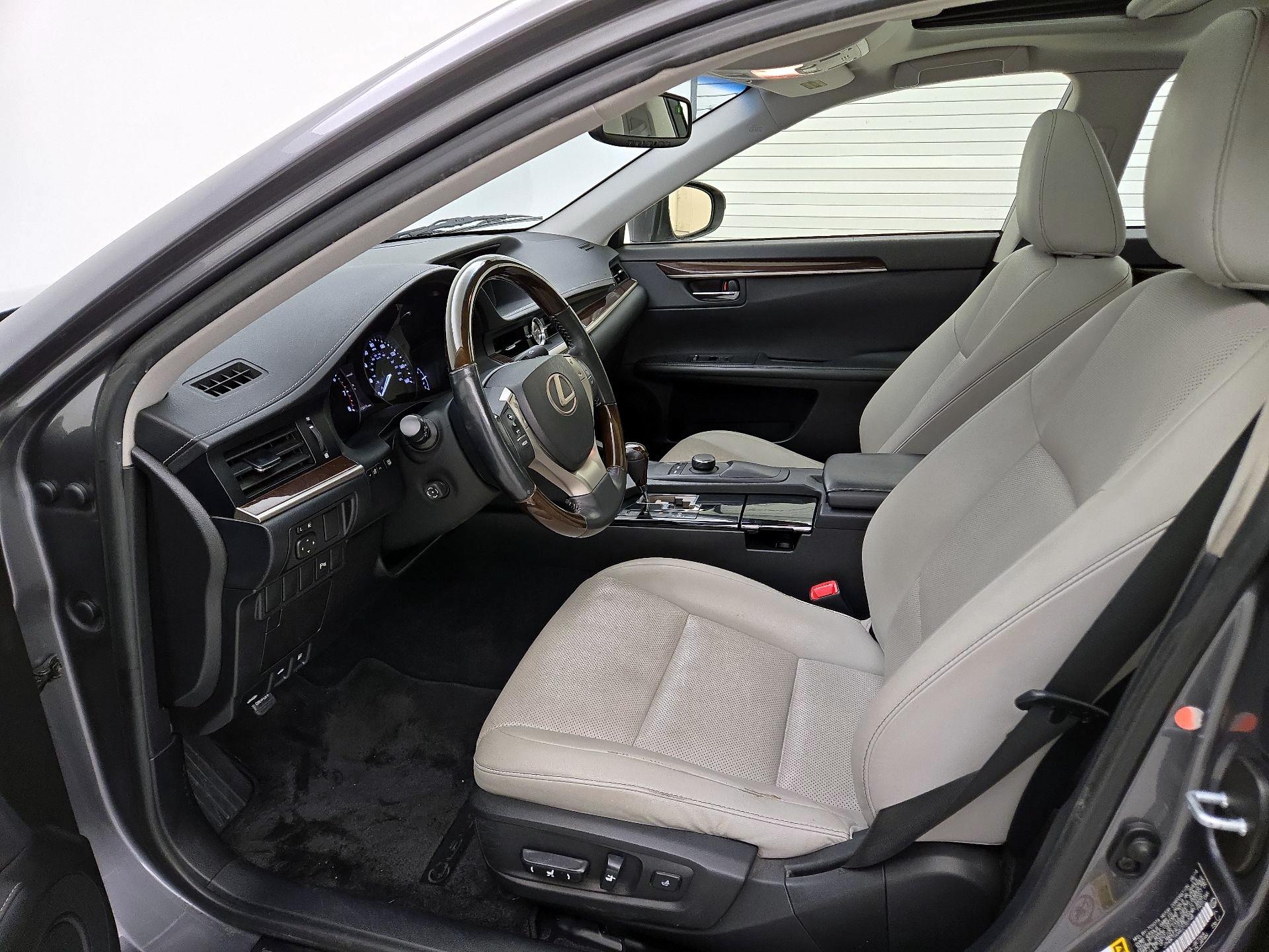 Thumbnail: 2014 Lexus ES - 11