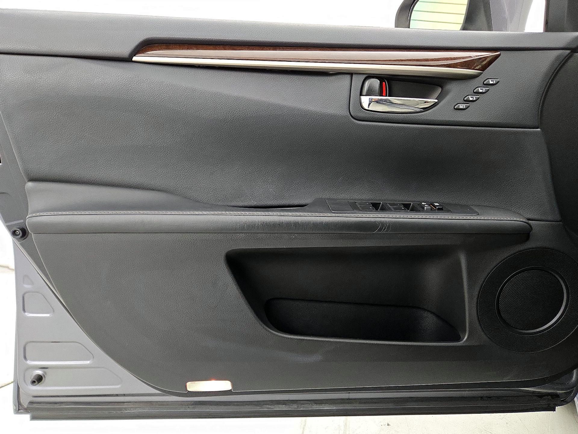 Thumbnail: 2014 Lexus ES - 12