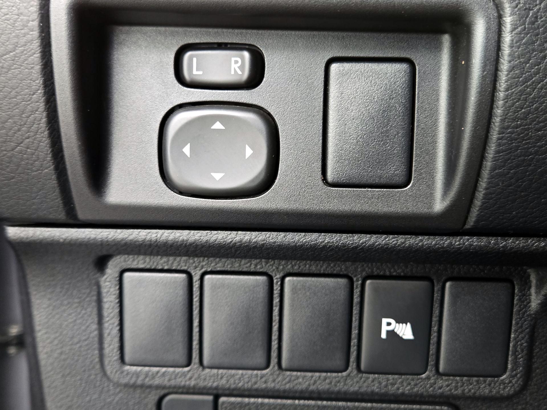 Thumbnail: 2014 Lexus ES - 13