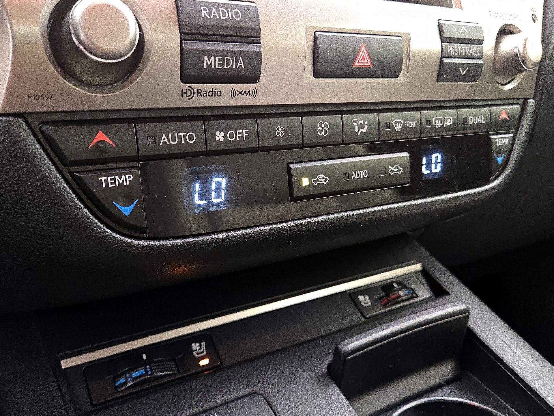 Thumbnail: 2014 Lexus ES - 16