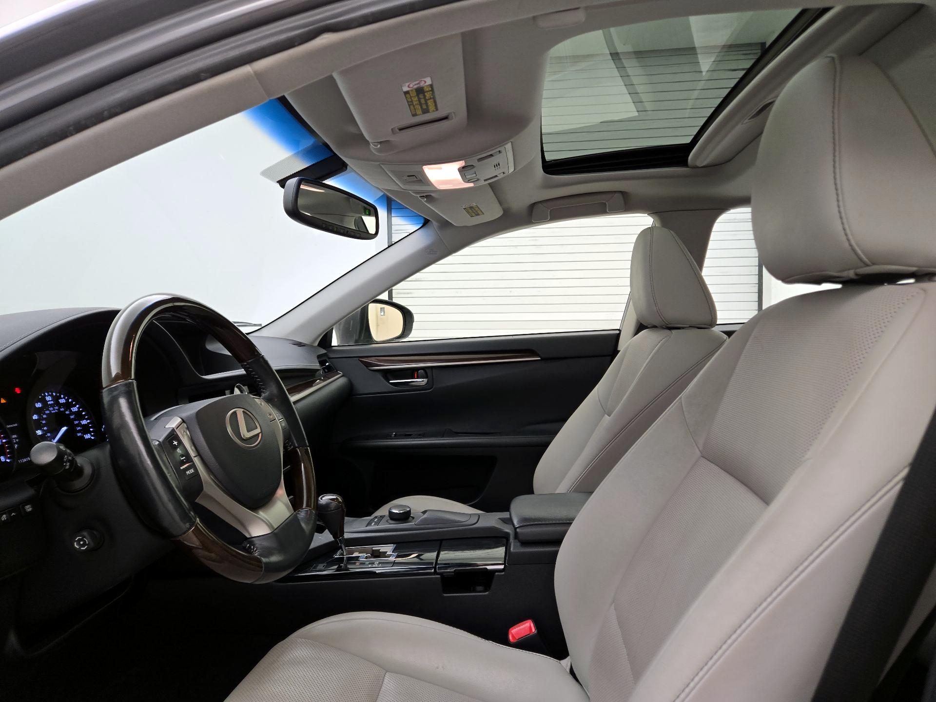 Thumbnail: 2014 Lexus ES - 19