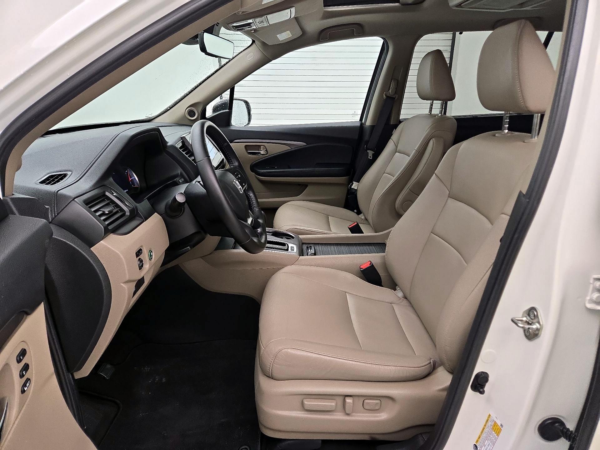 Thumbnail: 2019 Honda Pilot - 11