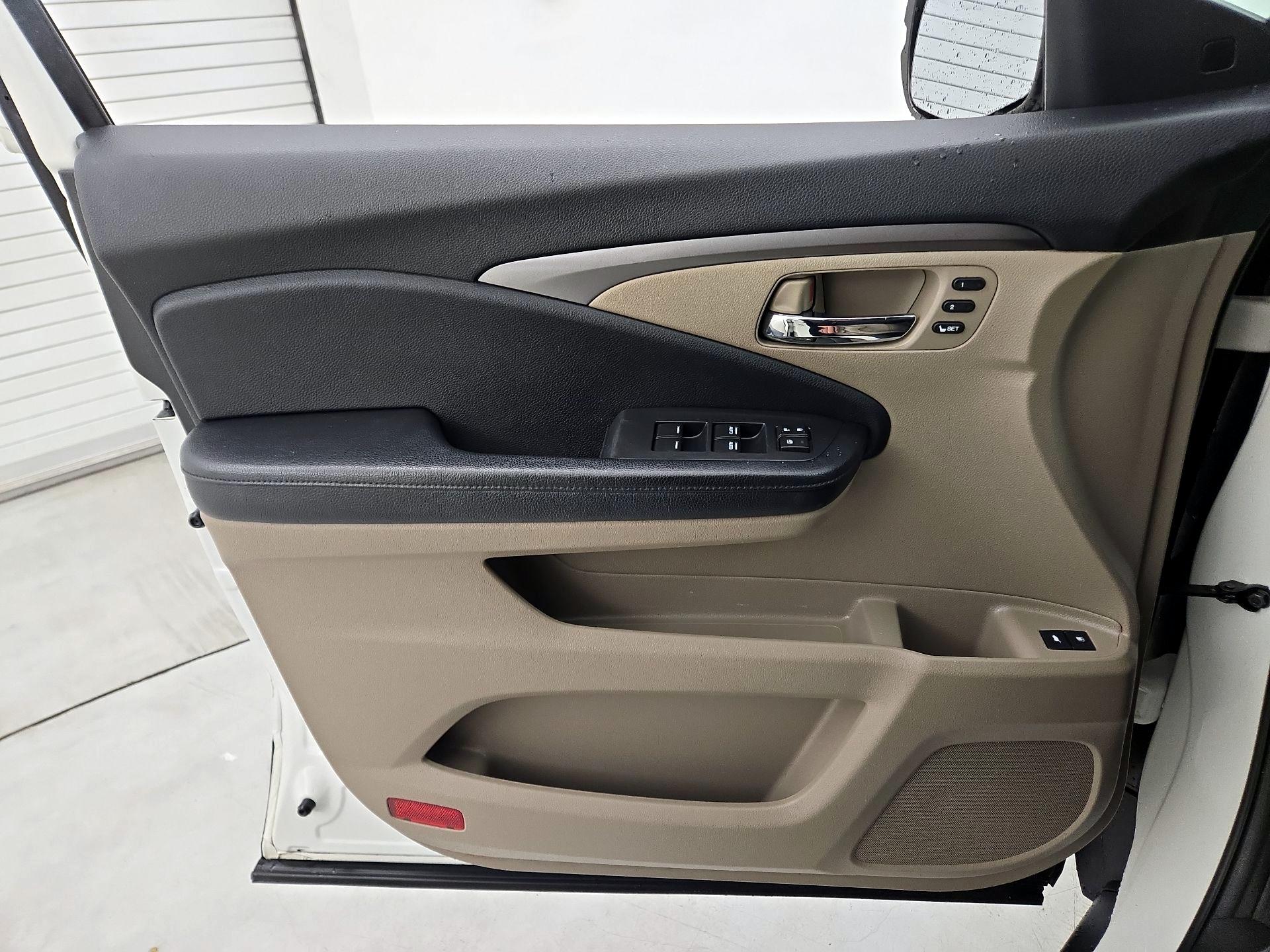 Thumbnail: 2019 Honda Pilot - 12