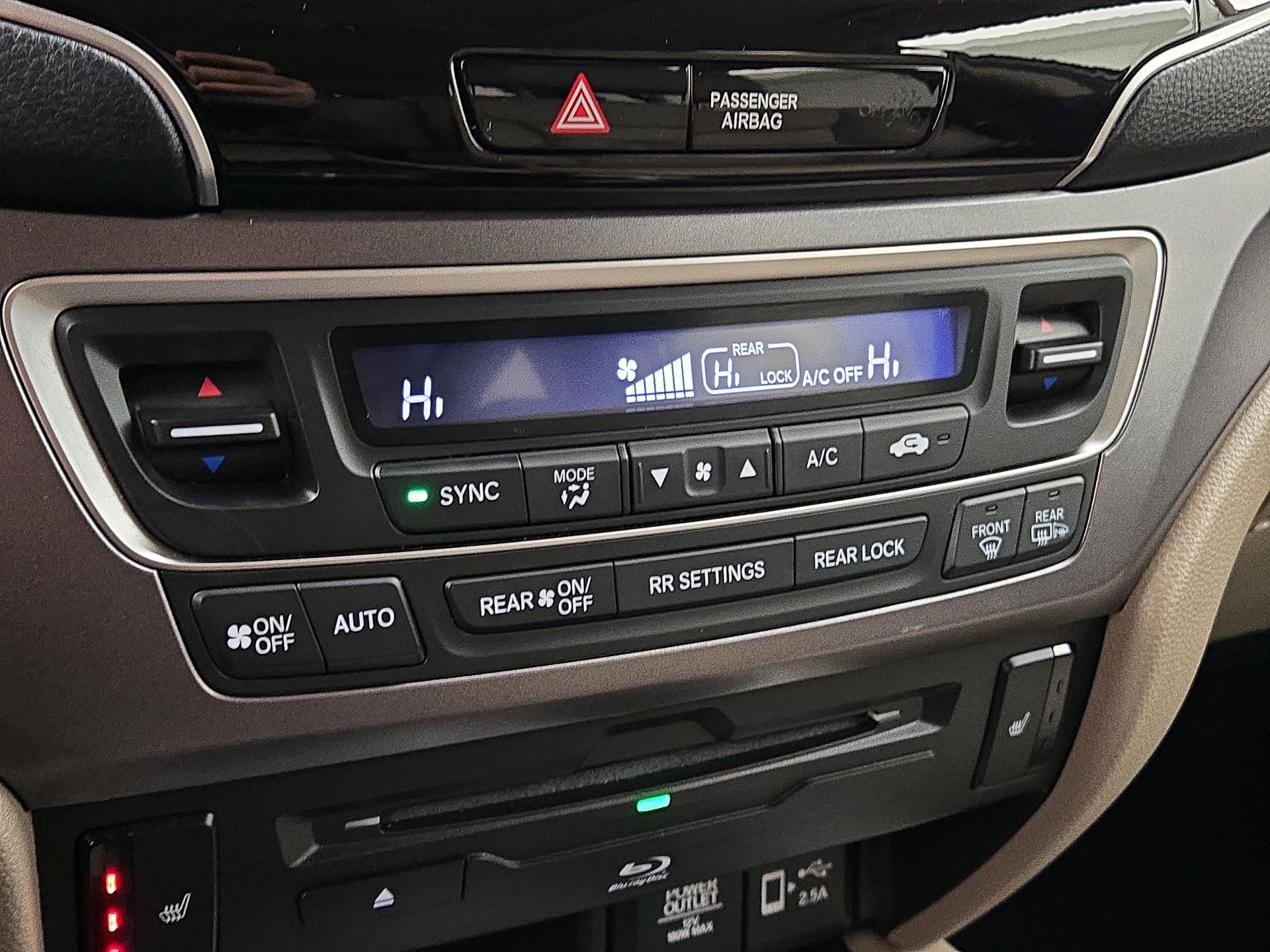 Thumbnail: 2019 Honda Pilot - 17