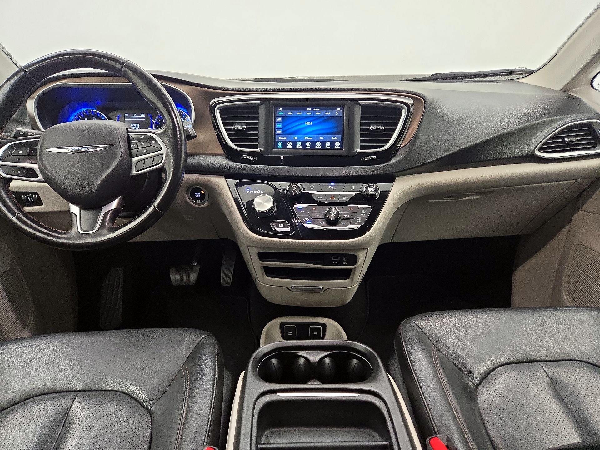 Thumbnail: 2019 Chrysler Pacifica - 9