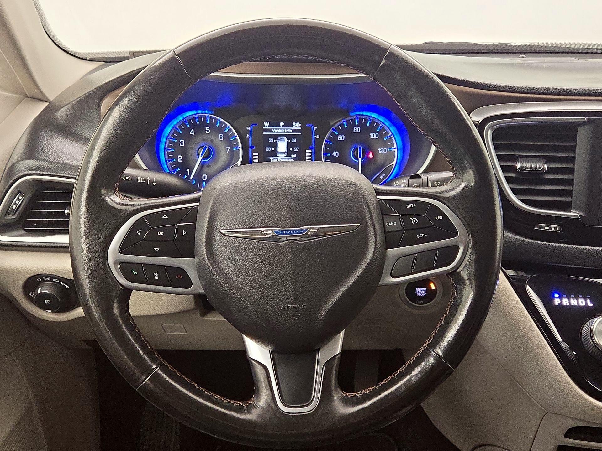 Thumbnail: 2019 Chrysler Pacifica - 10