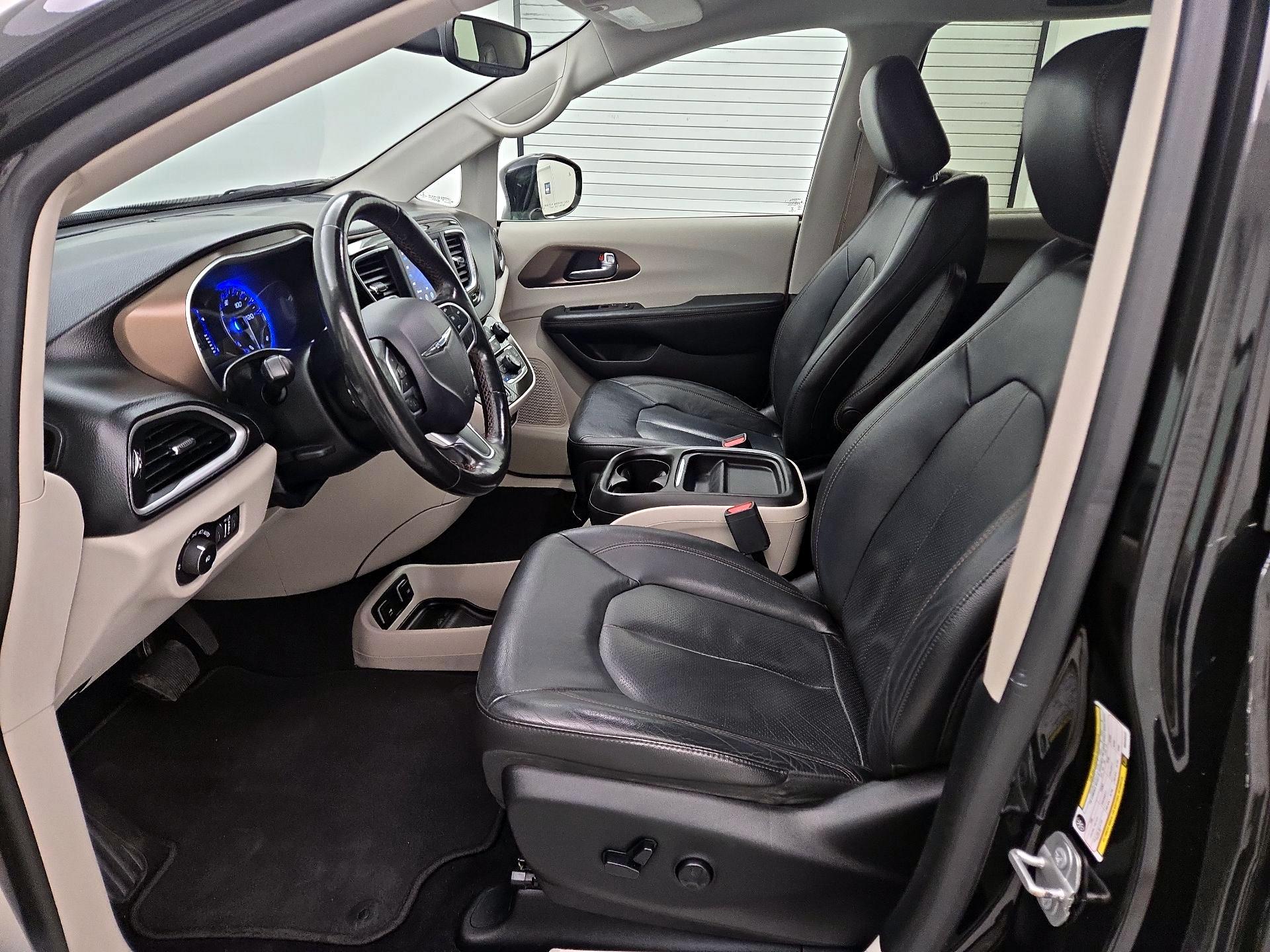 Thumbnail: 2019 Chrysler Pacifica - 11