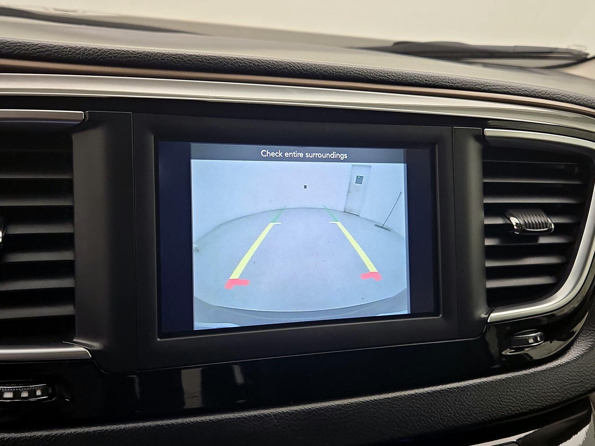 Thumbnail: 2019 Chrysler Pacifica - 14