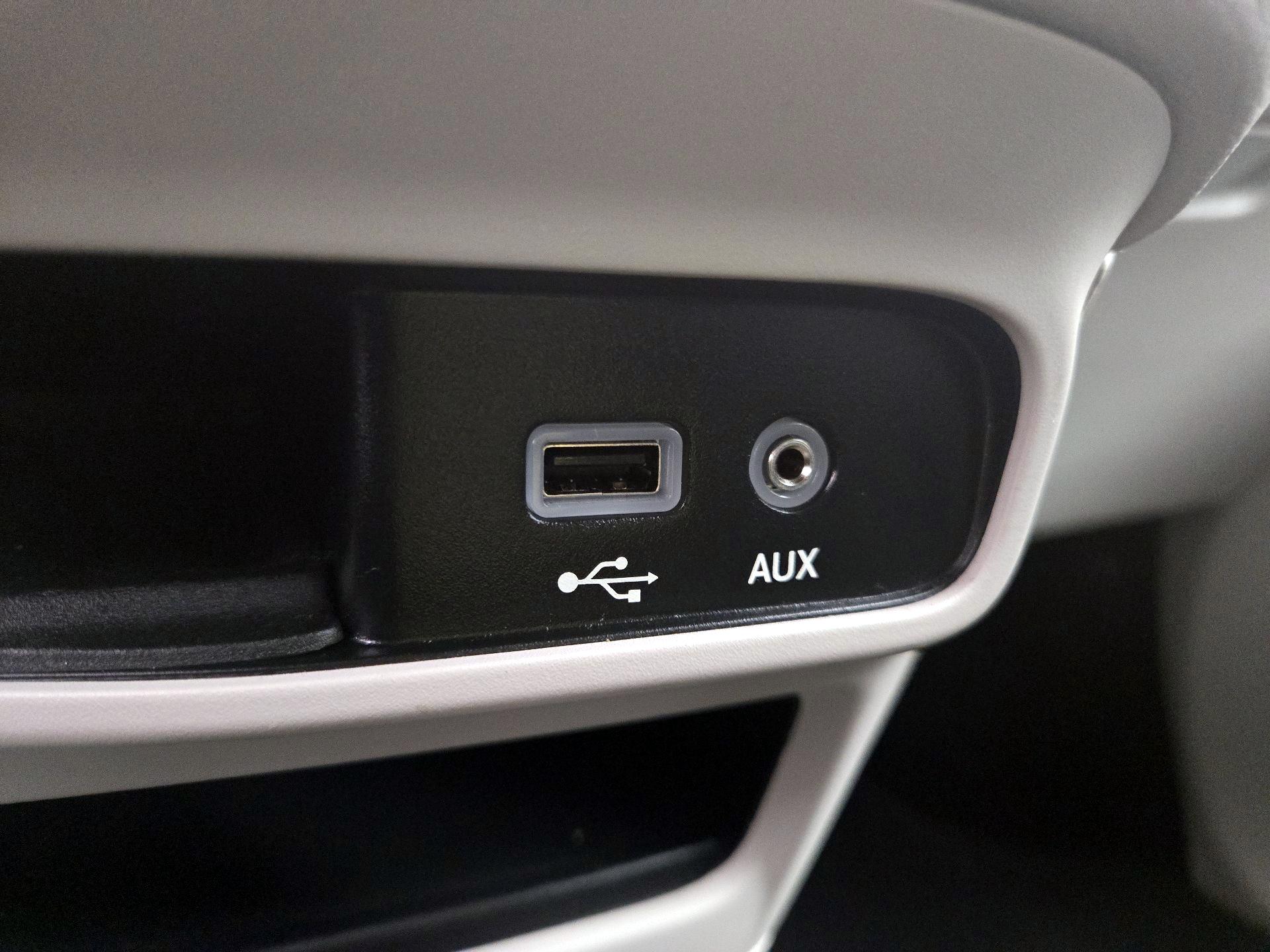 Thumbnail: 2019 Chrysler Pacifica - 18