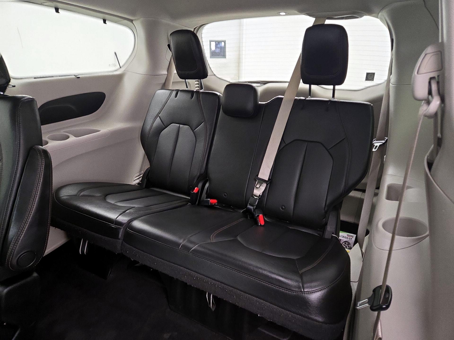 Thumbnail: 2019 Chrysler Pacifica - 20