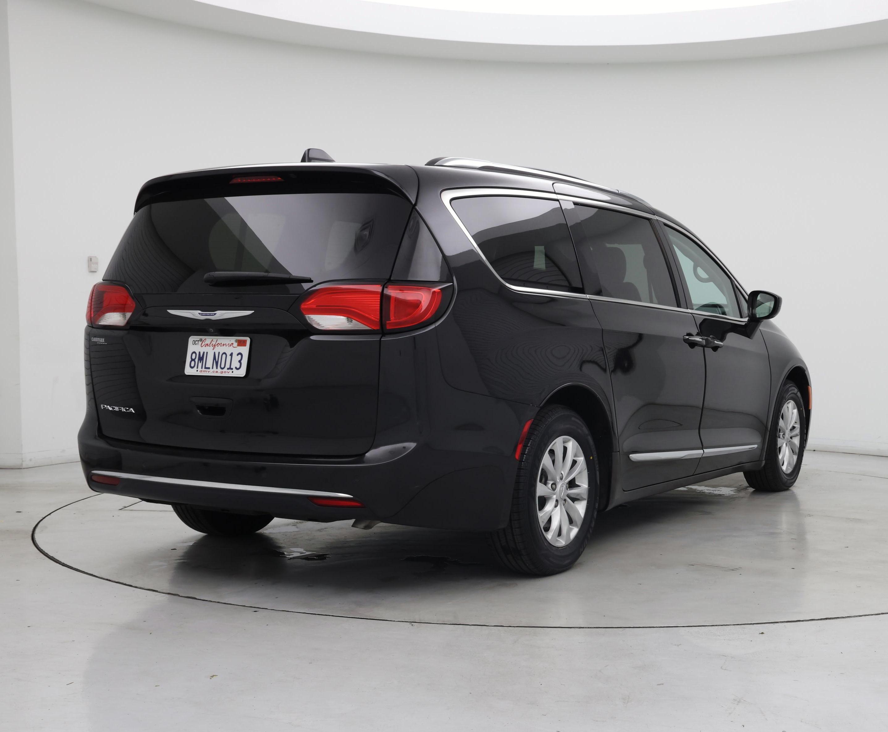 Thumbnail: 2019 Chrysler Pacifica - 8