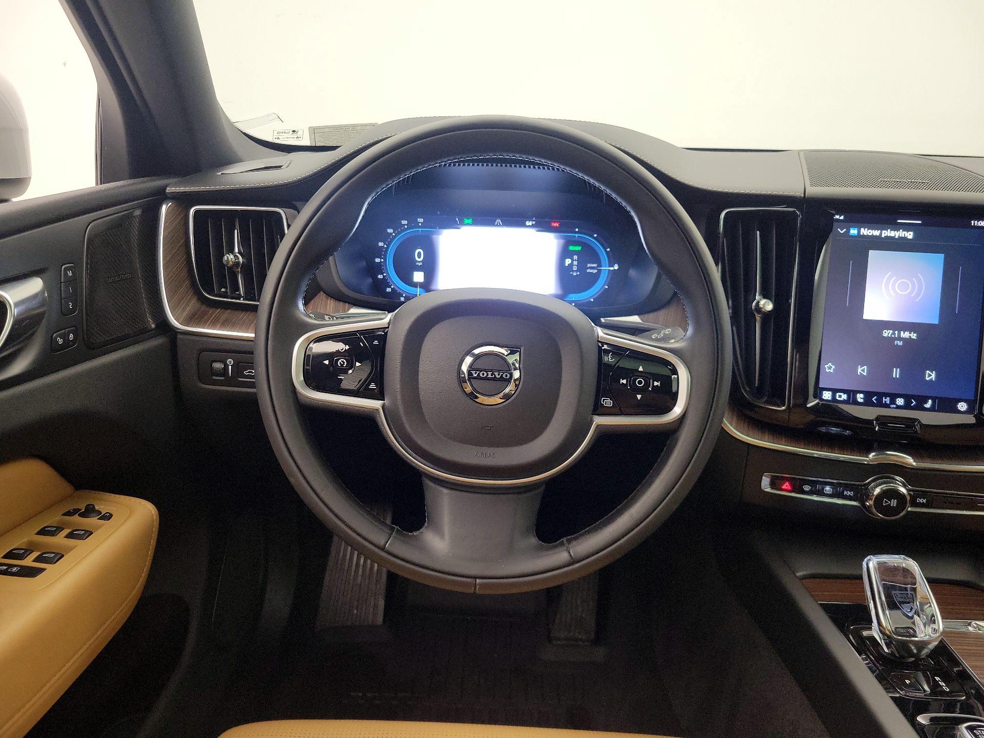 Thumbnail: 2022 Volvo XC60 - 10