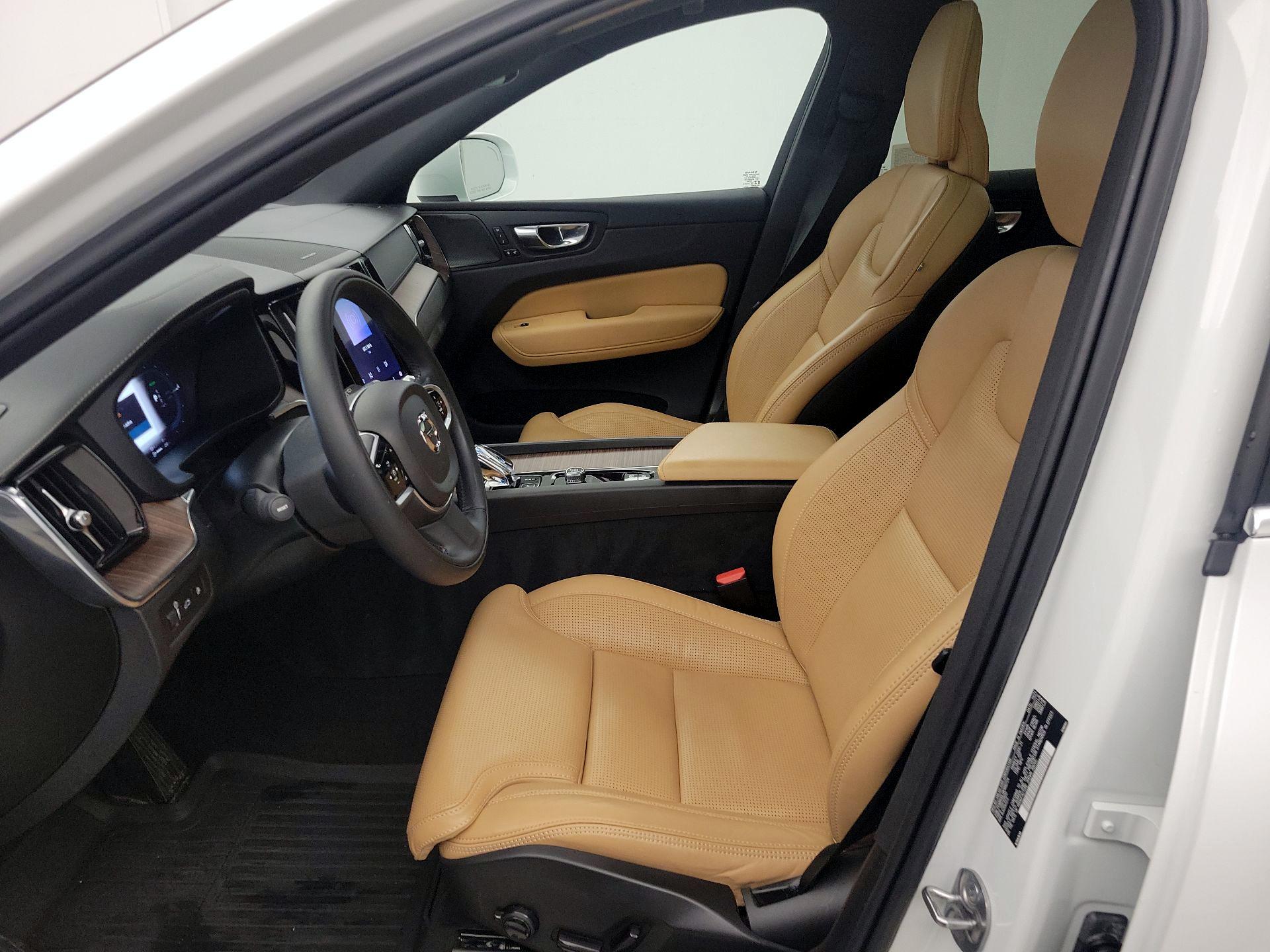 Thumbnail: 2022 Volvo XC60 - 11