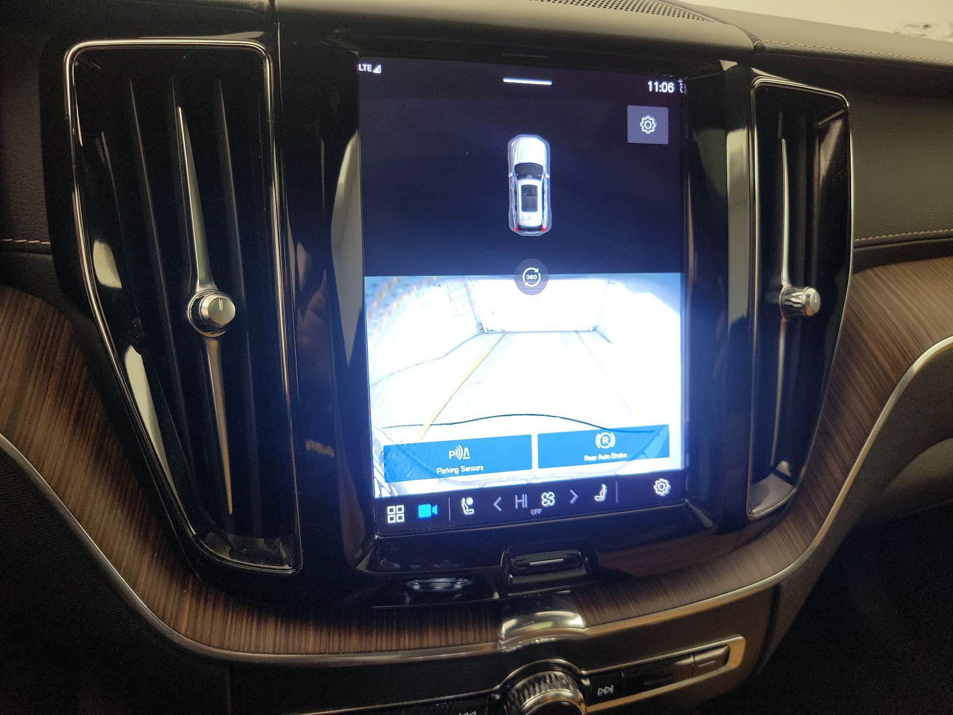 Thumbnail: 2022 Volvo XC60 - 14