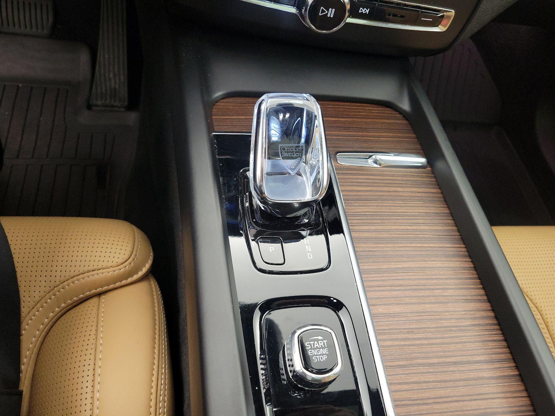 Thumbnail: 2022 Volvo XC60 - 17