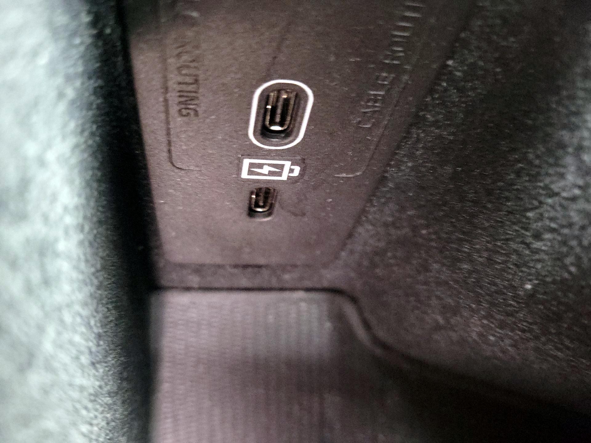 Thumbnail: 2022 Volvo XC60 - 18