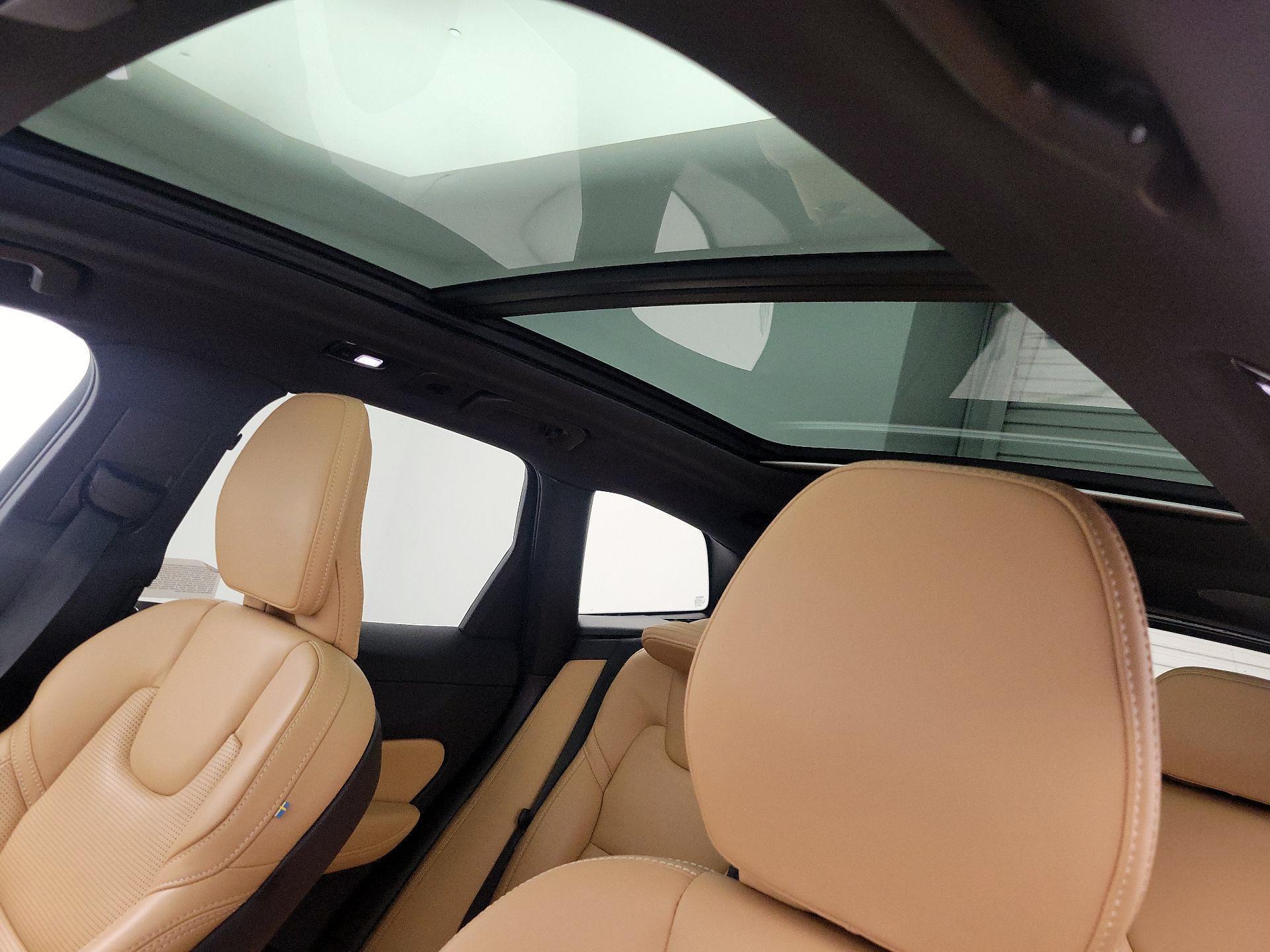 Thumbnail: 2022 Volvo XC60 - 19