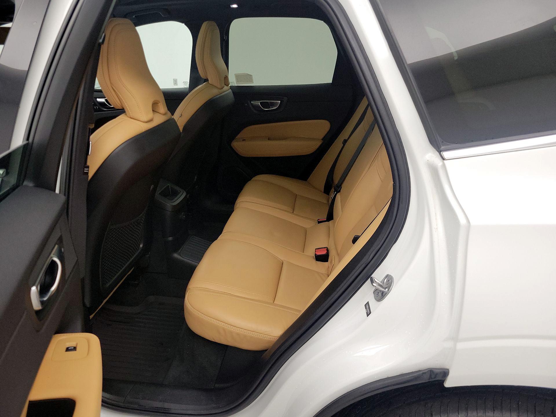 Thumbnail: 2022 Volvo XC60 - 20