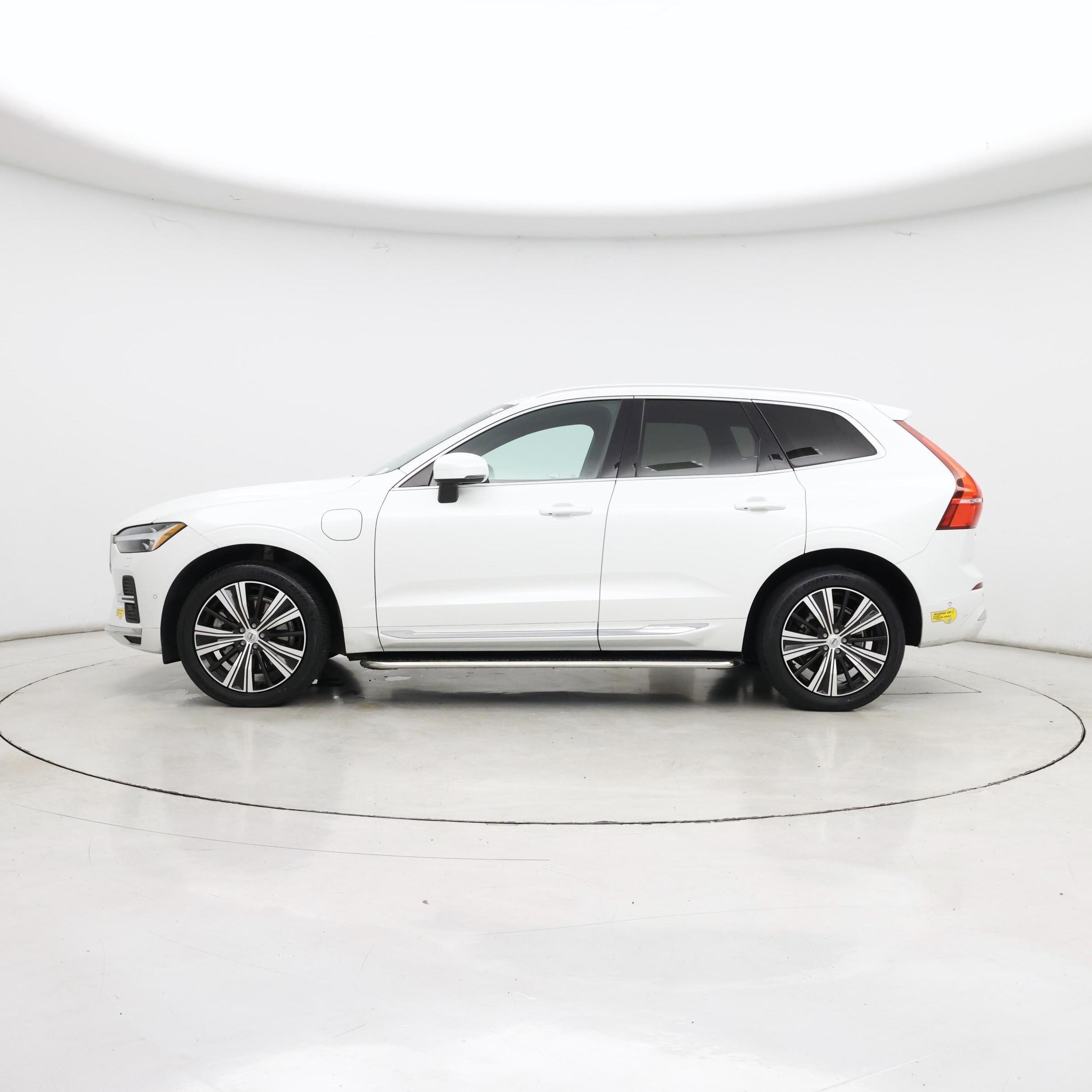 Thumbnail: 2022 Volvo XC60 - 3