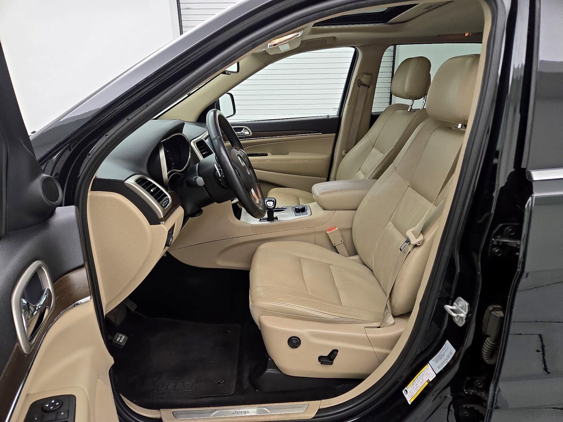 Thumbnail: 2015 Jeep Grand Cherokee - 11