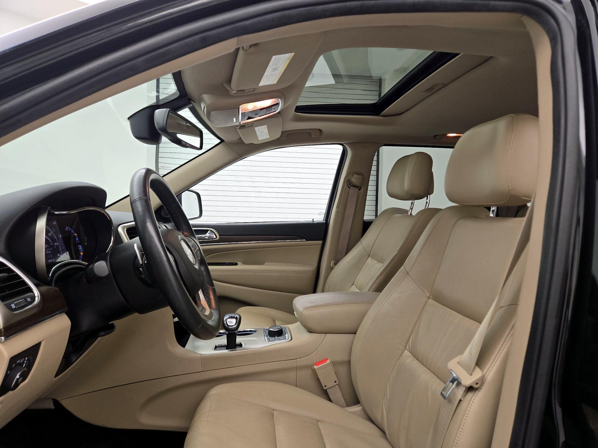 Thumbnail: 2015 Jeep Grand Cherokee - 20