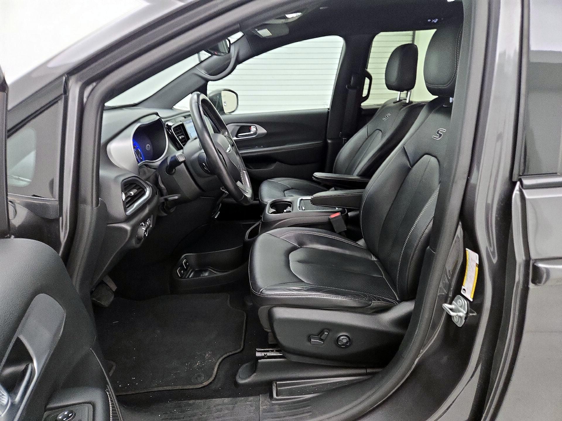 Thumbnail: 2018 Chrysler Pacifica - 11