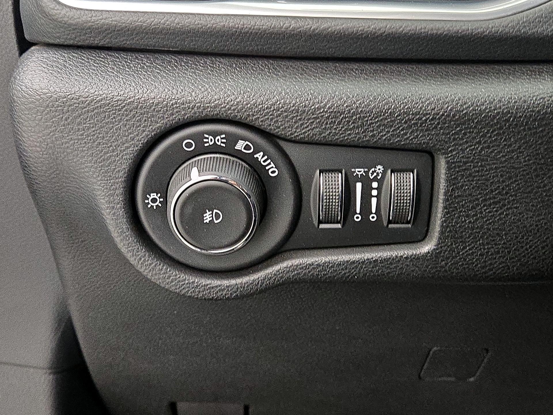 Thumbnail: 2018 Chrysler Pacifica - 13