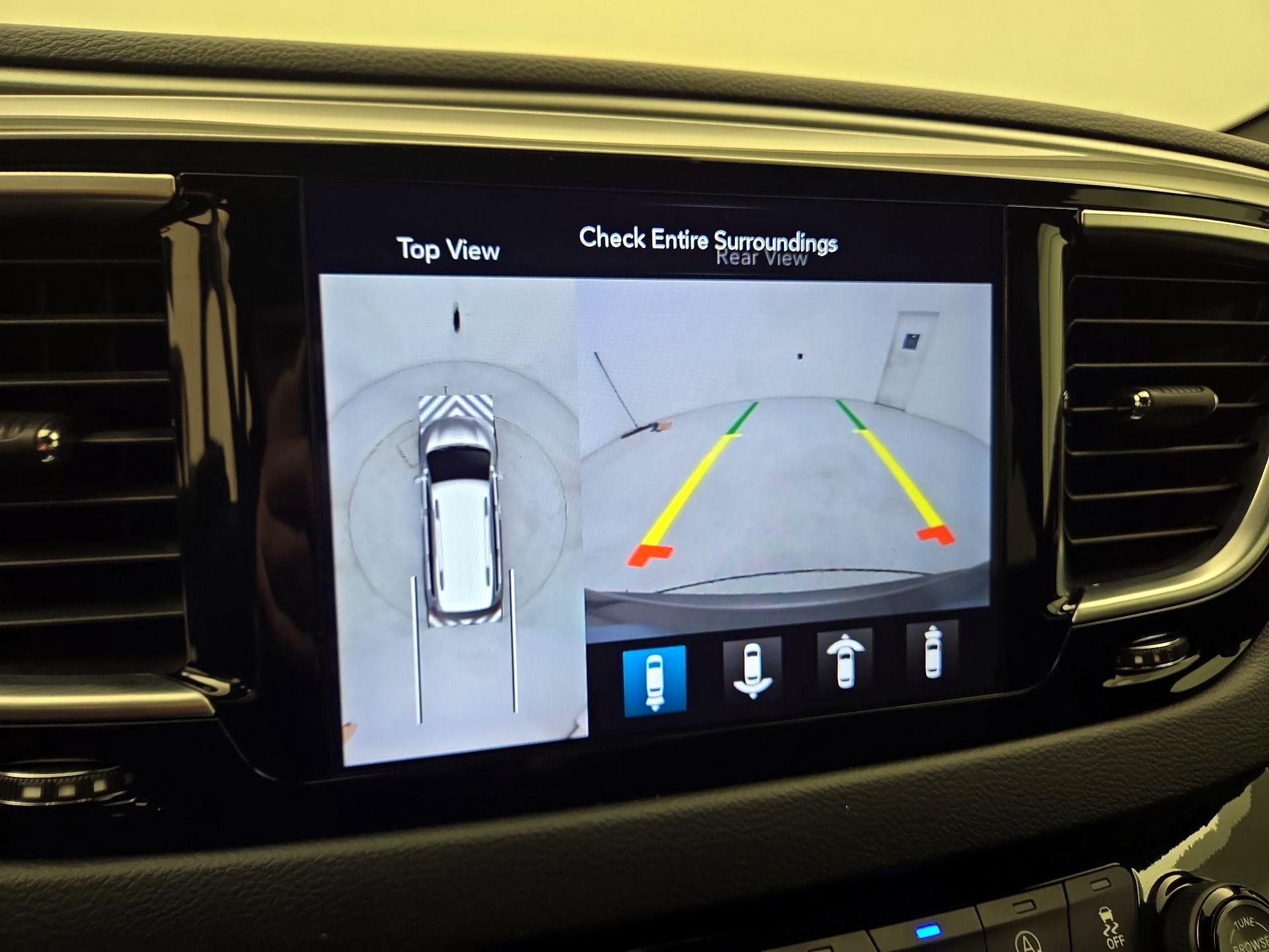 Thumbnail: 2018 Chrysler Pacifica - 15