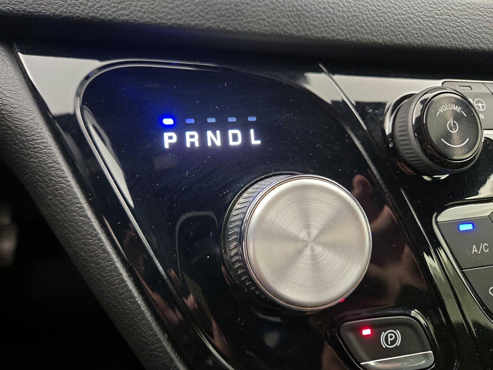 Thumbnail: 2018 Chrysler Pacifica - 18