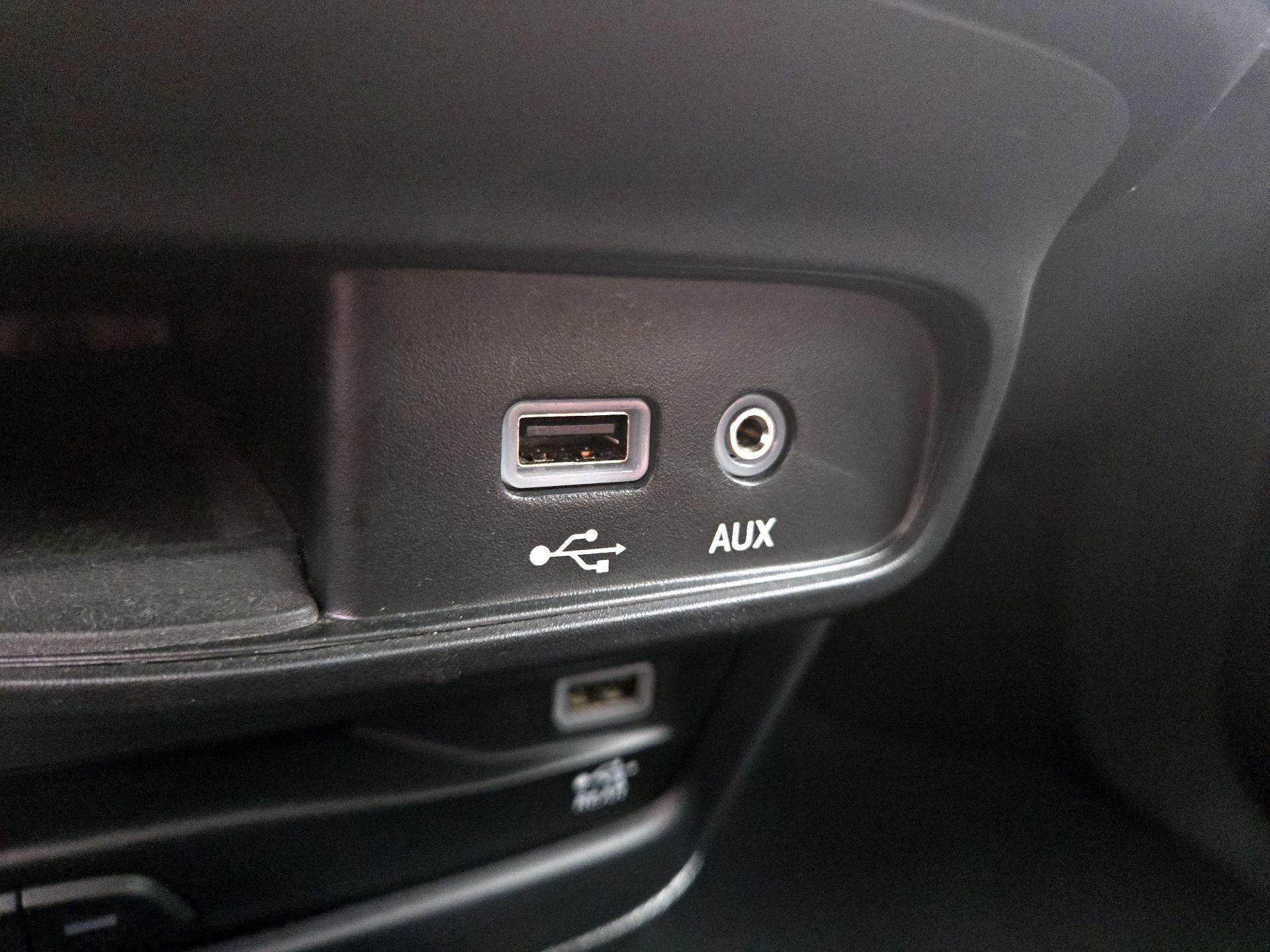 Thumbnail: 2018 Chrysler Pacifica - 19