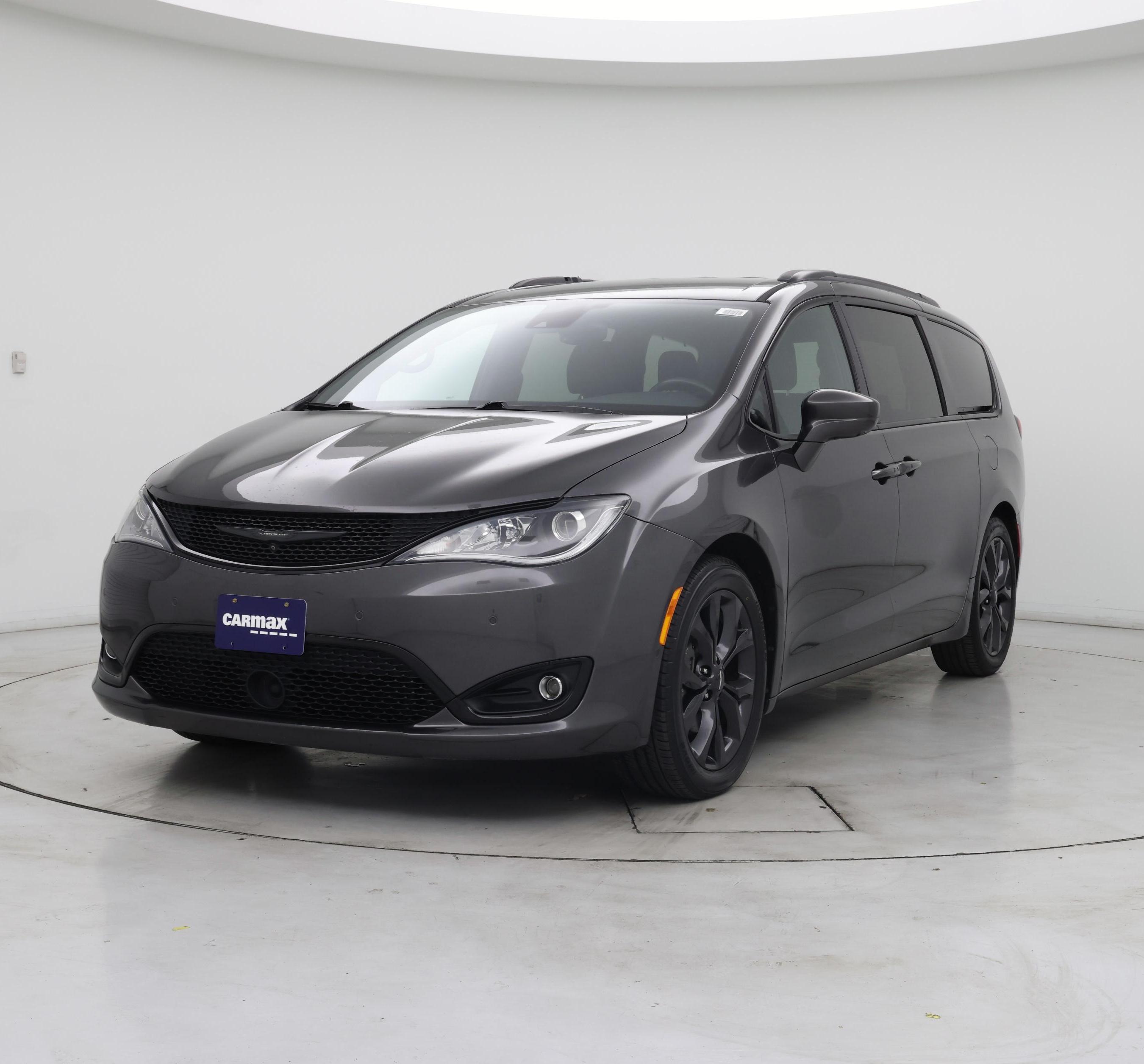 Thumbnail: 2018 Chrysler Pacifica - 4