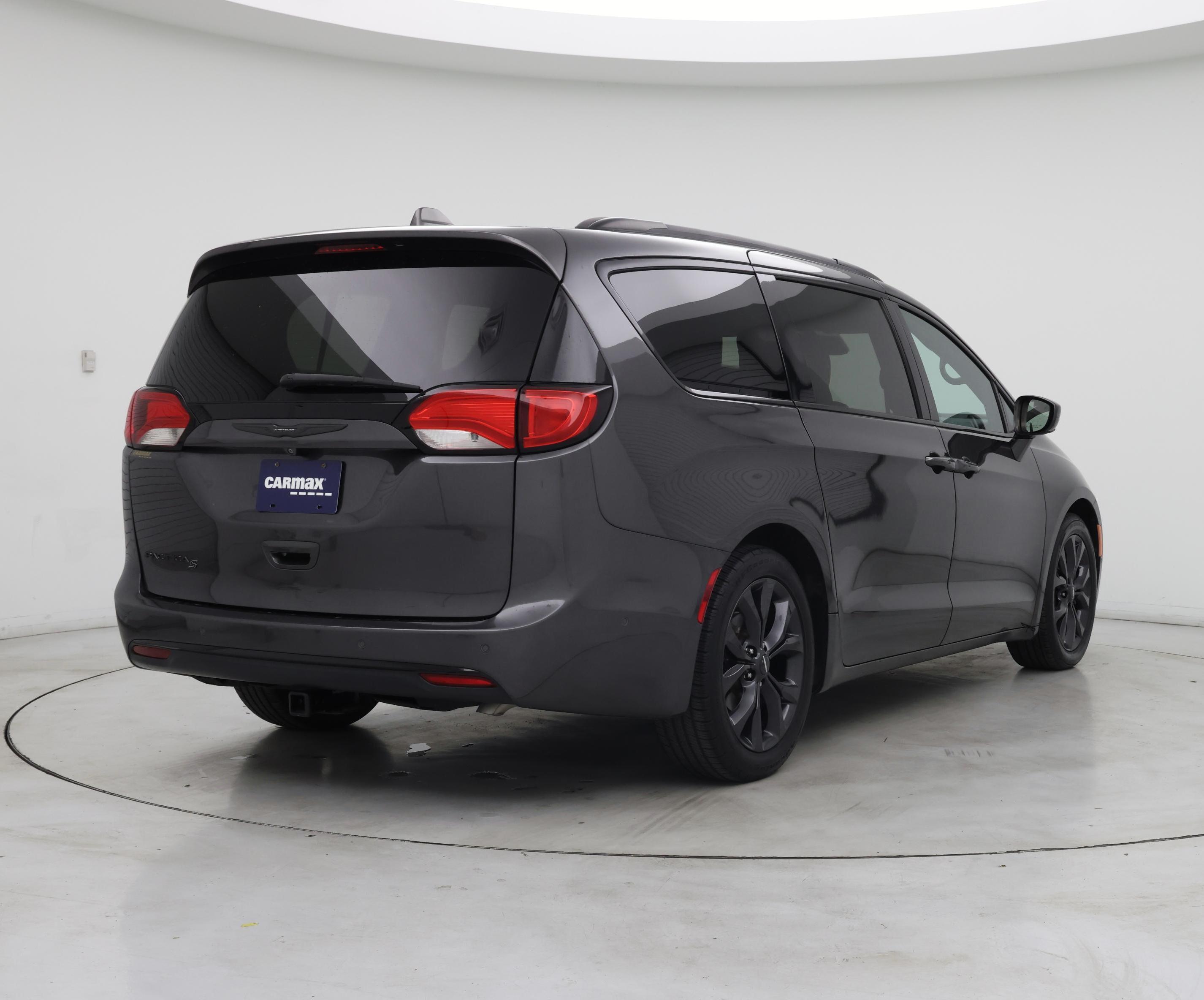 Thumbnail: 2018 Chrysler Pacifica - 8