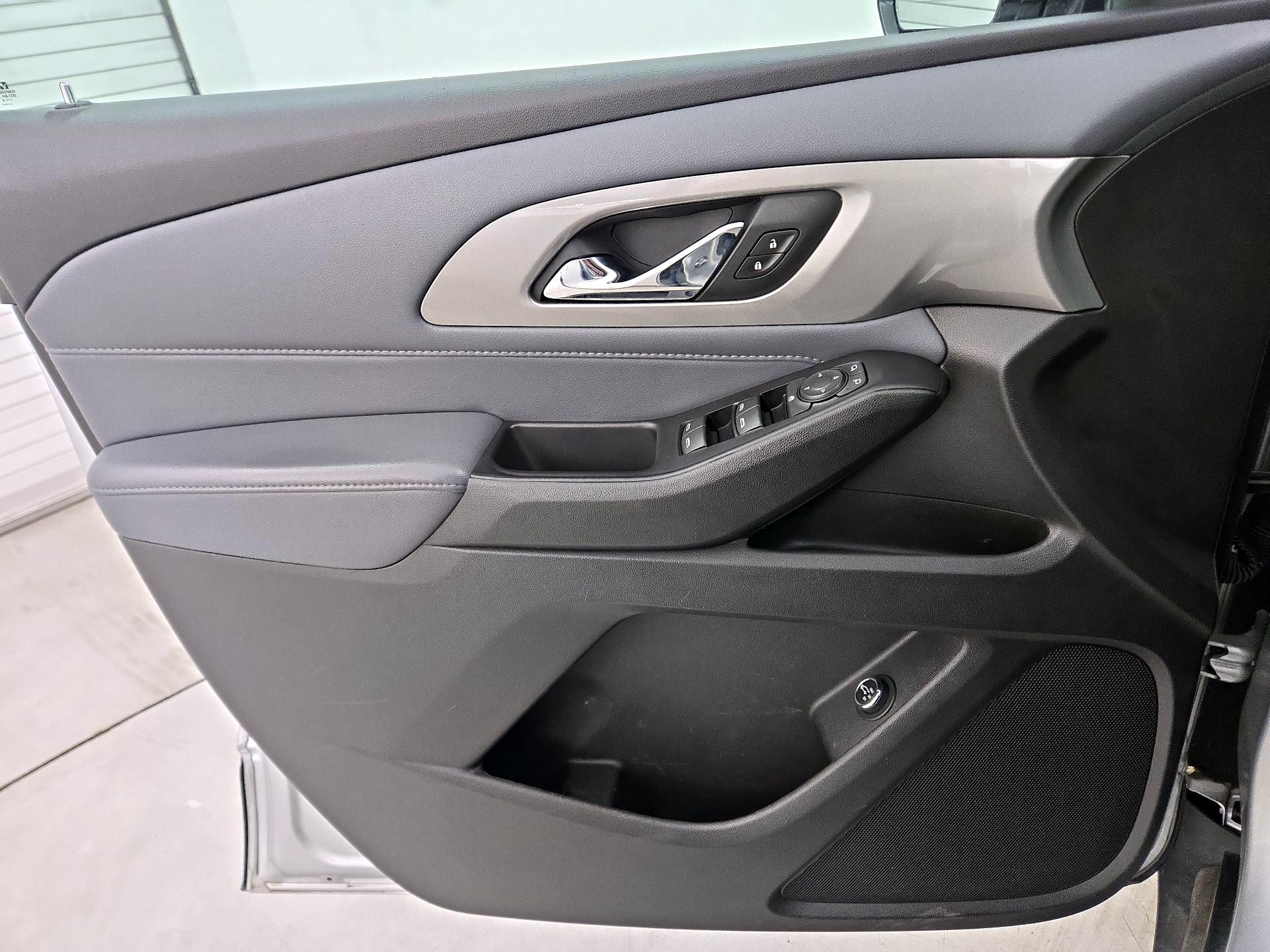 Thumbnail: 2020 Chevrolet Traverse - 12