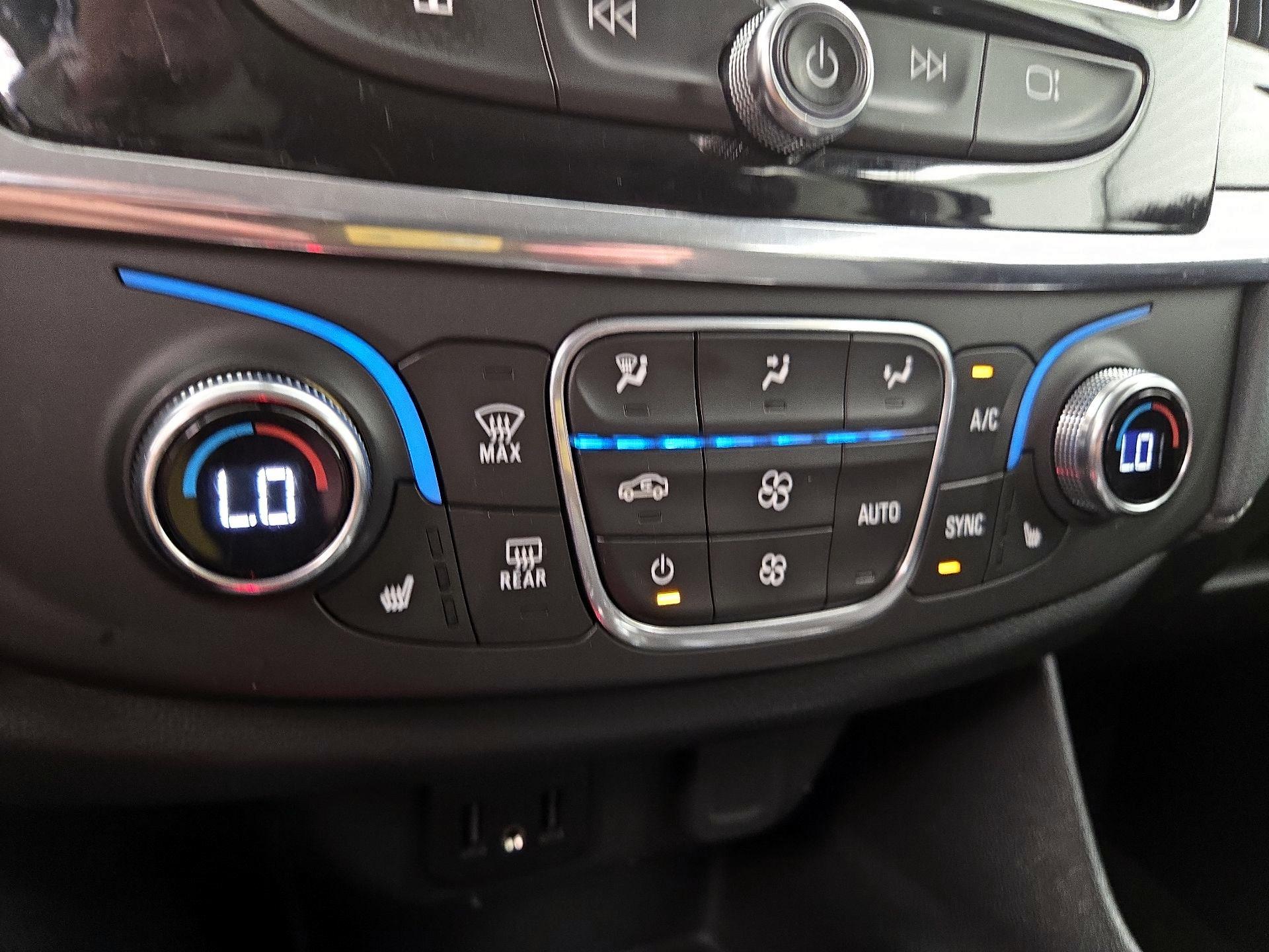 Thumbnail: 2020 Chevrolet Traverse - 16