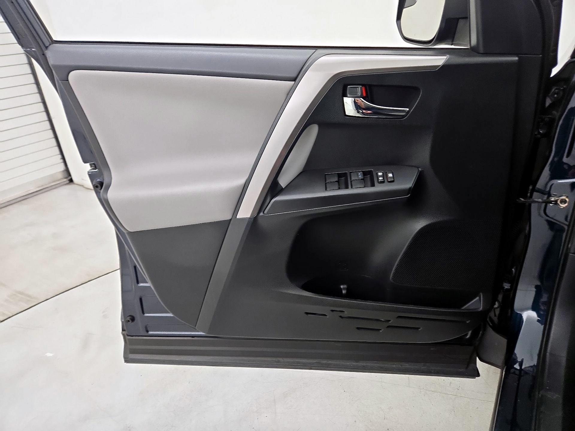 Thumbnail: 2017 Toyota RAV4 - 12