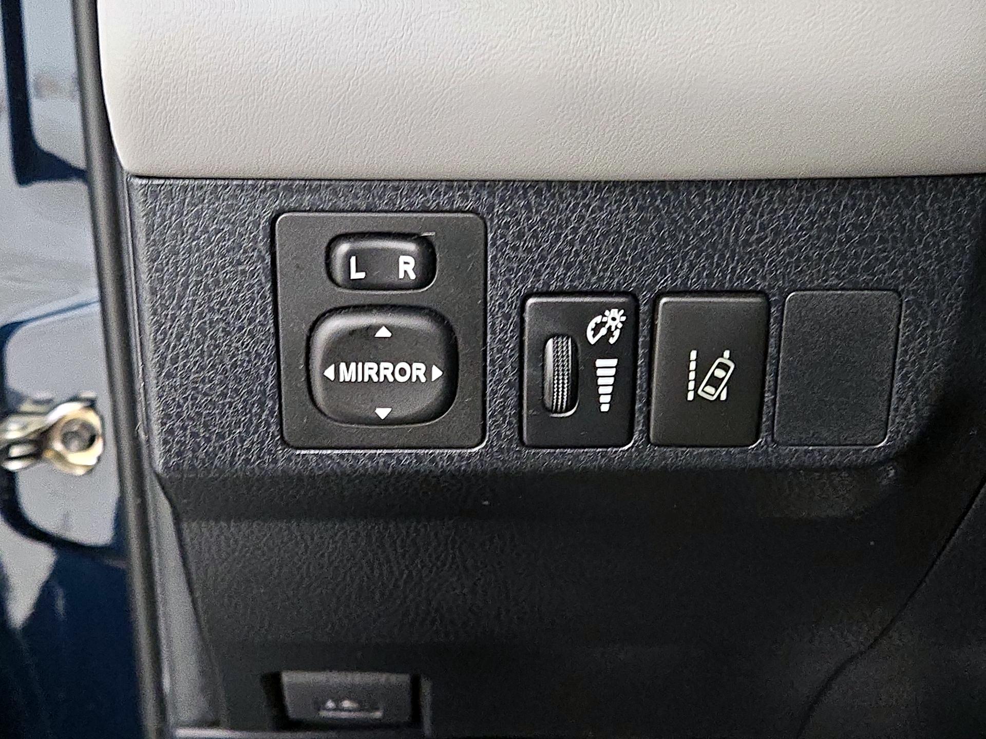 Thumbnail: 2017 Toyota RAV4 - 13