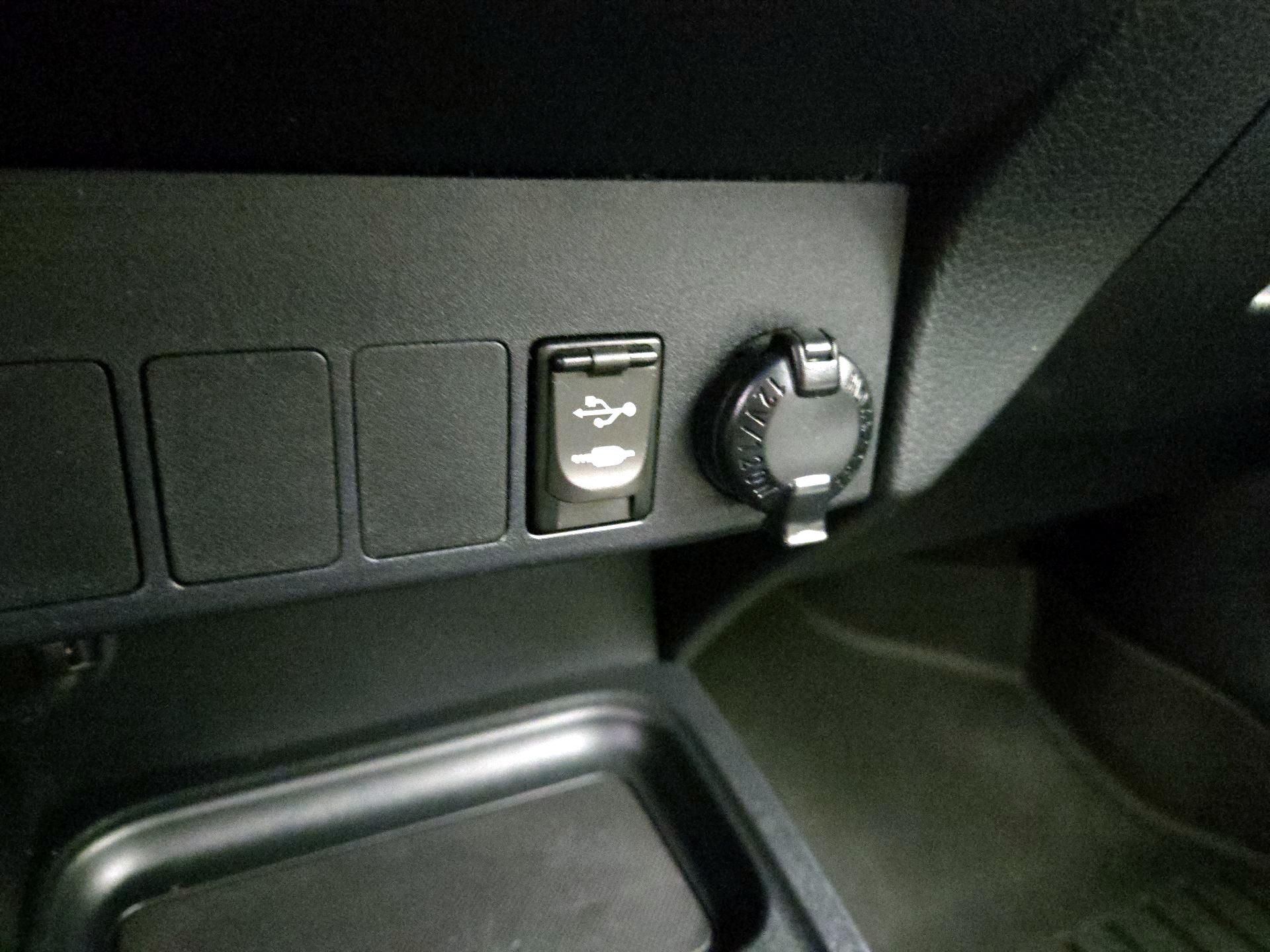 Thumbnail: 2017 Toyota RAV4 - 18