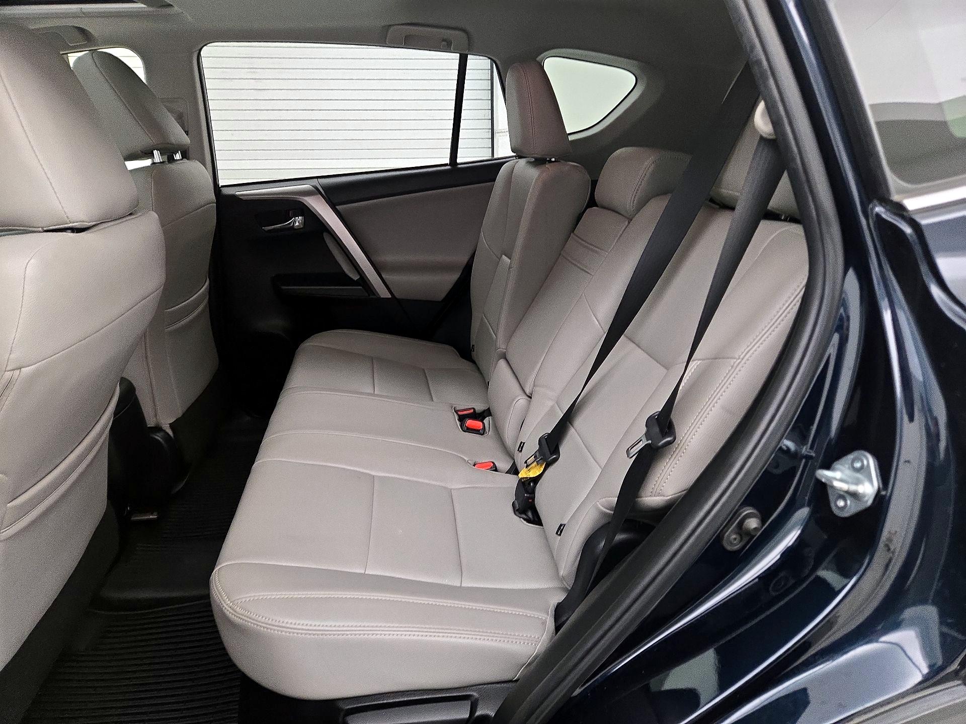 Thumbnail: 2017 Toyota RAV4 - 20