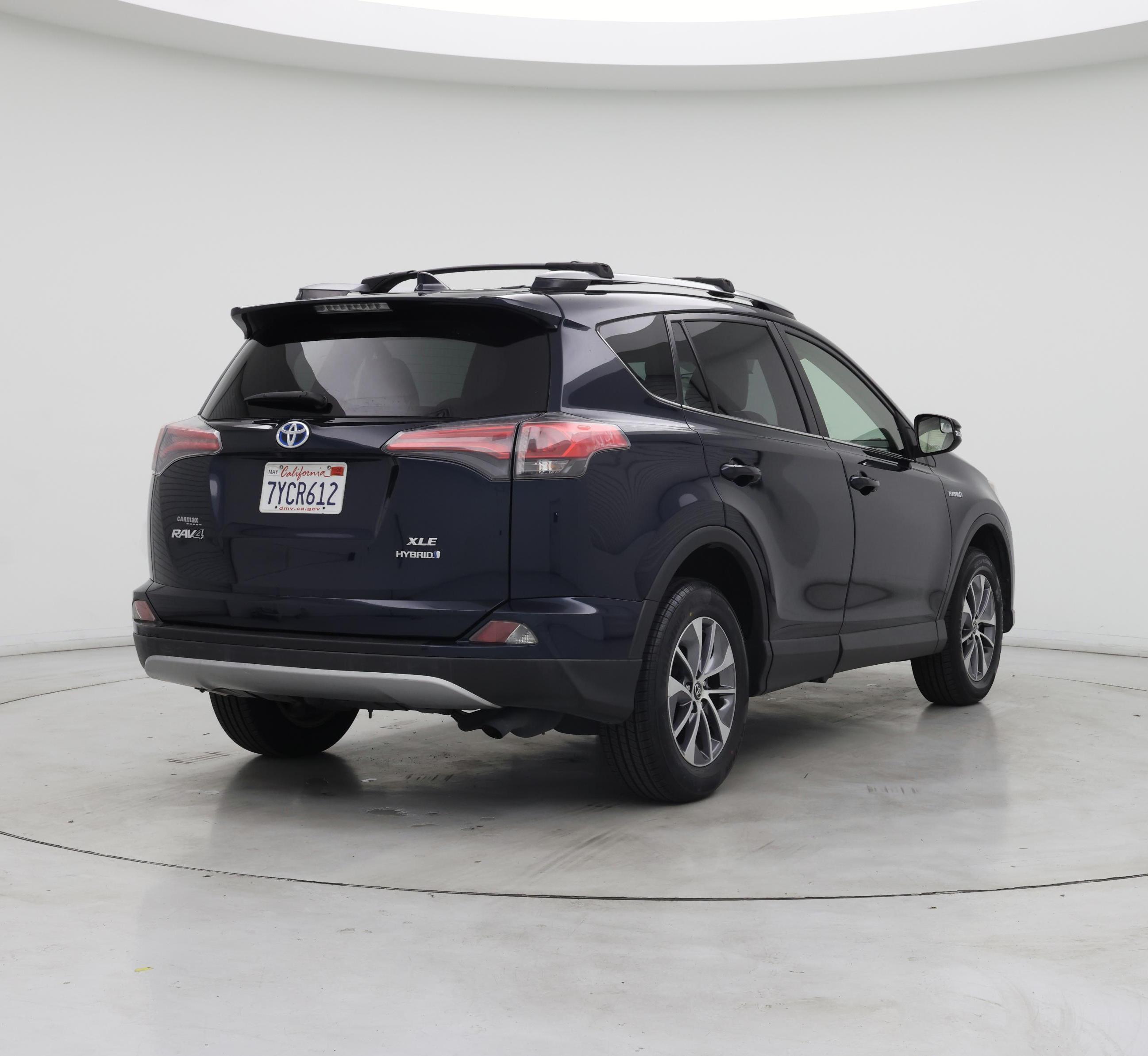 Thumbnail: 2017 Toyota RAV4 - 8