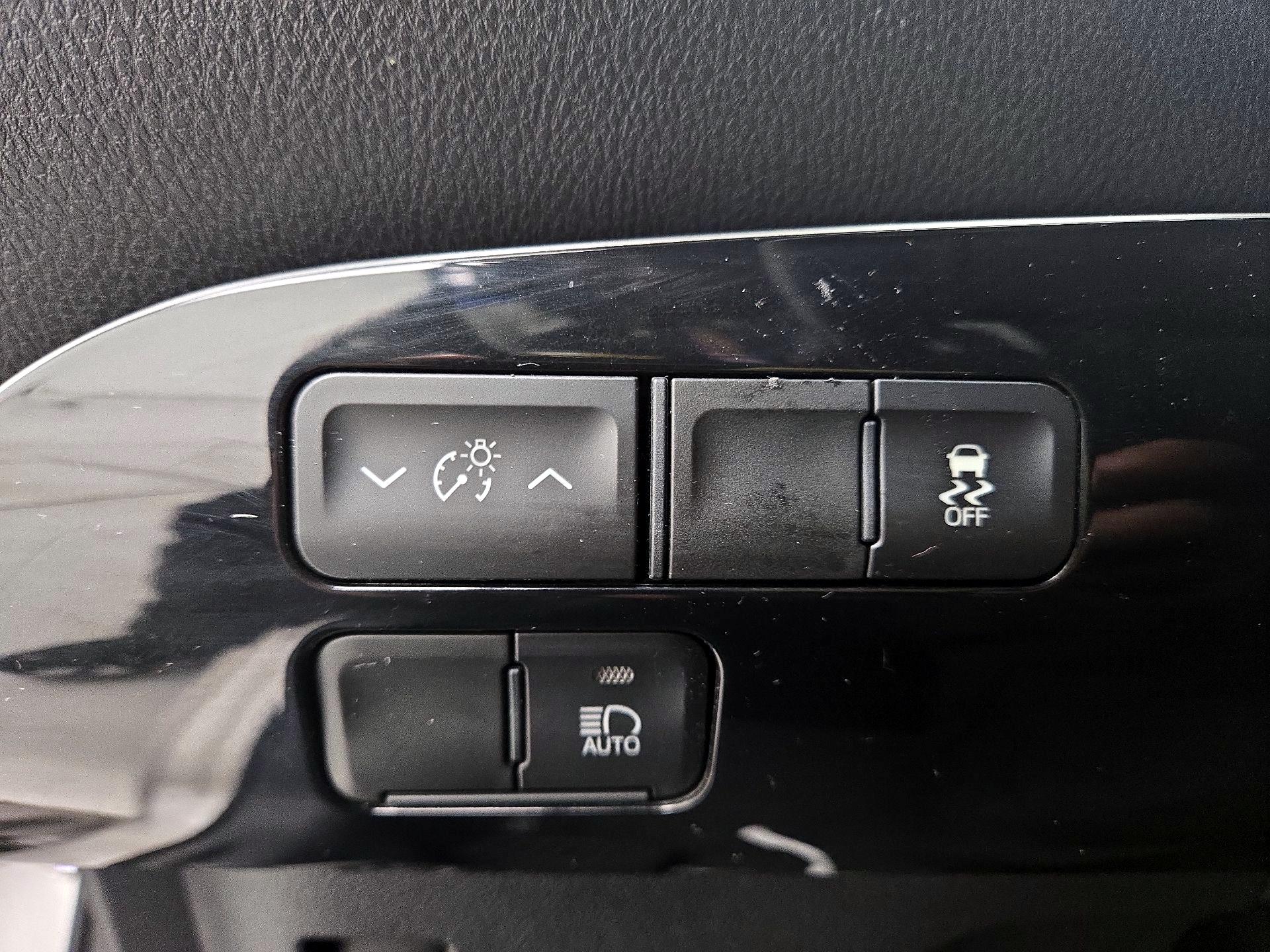 Thumbnail: 2020 Toyota Prius Prime - 13