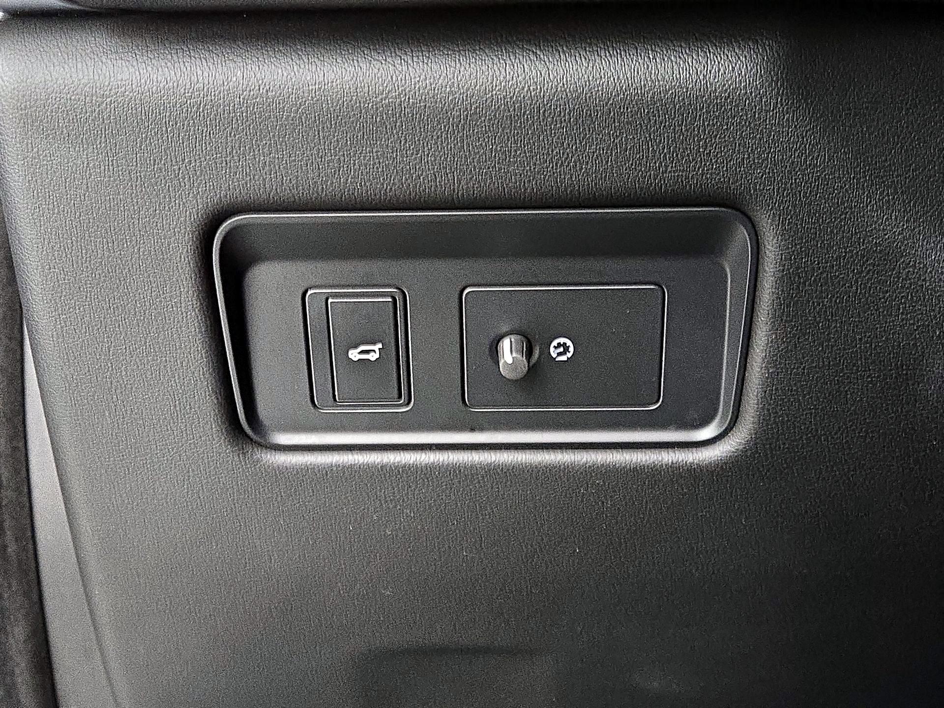 Thumbnail: 2021 Jaguar F-Pace - 13