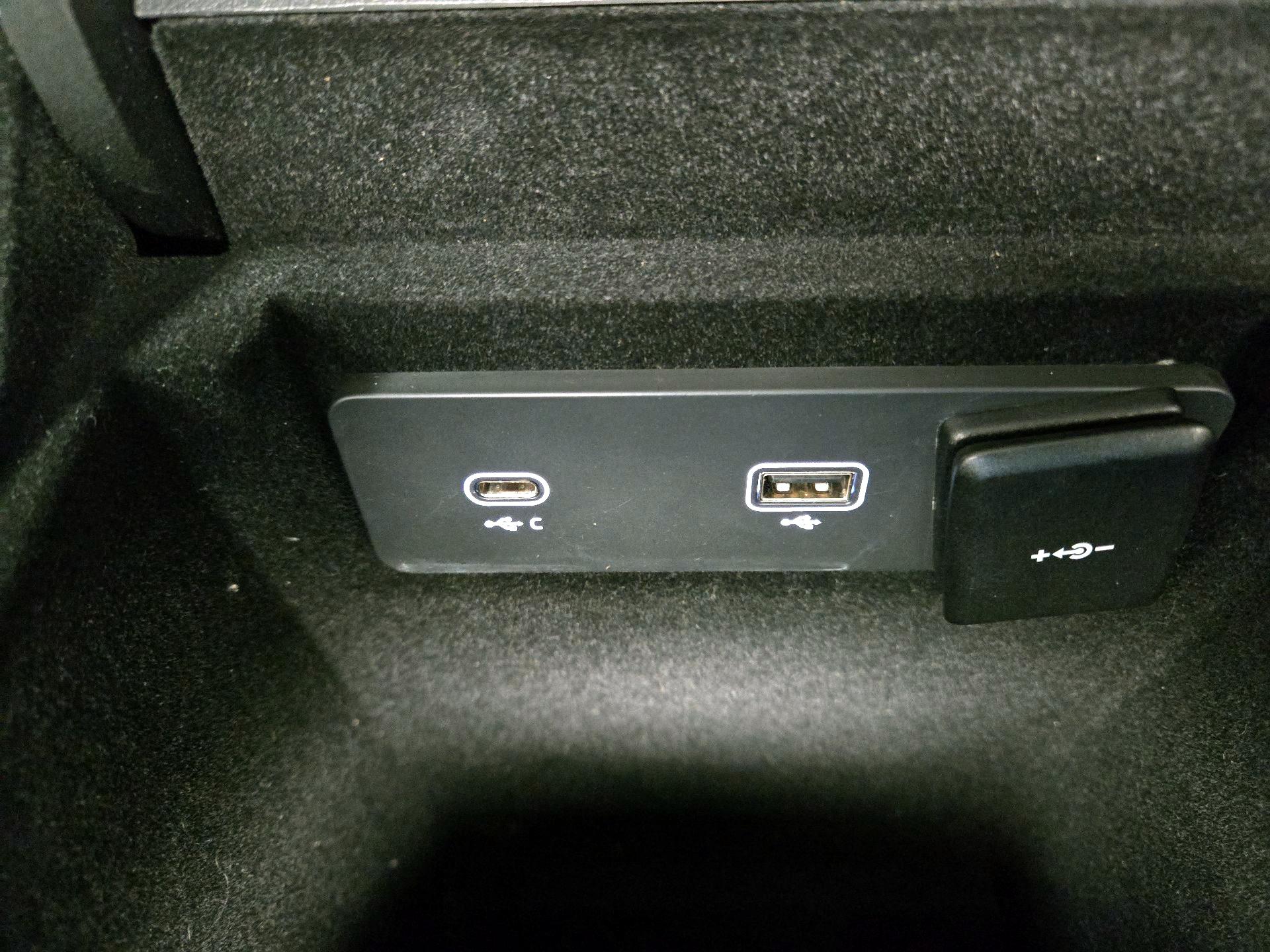 Thumbnail: 2021 Jaguar F-Pace - 19