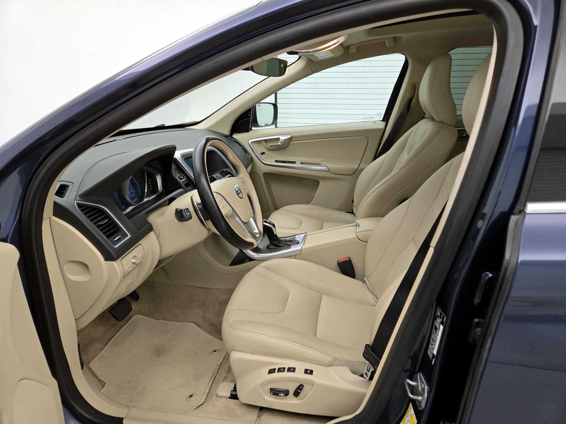 Thumbnail: 2015 Volvo XC60 - 11