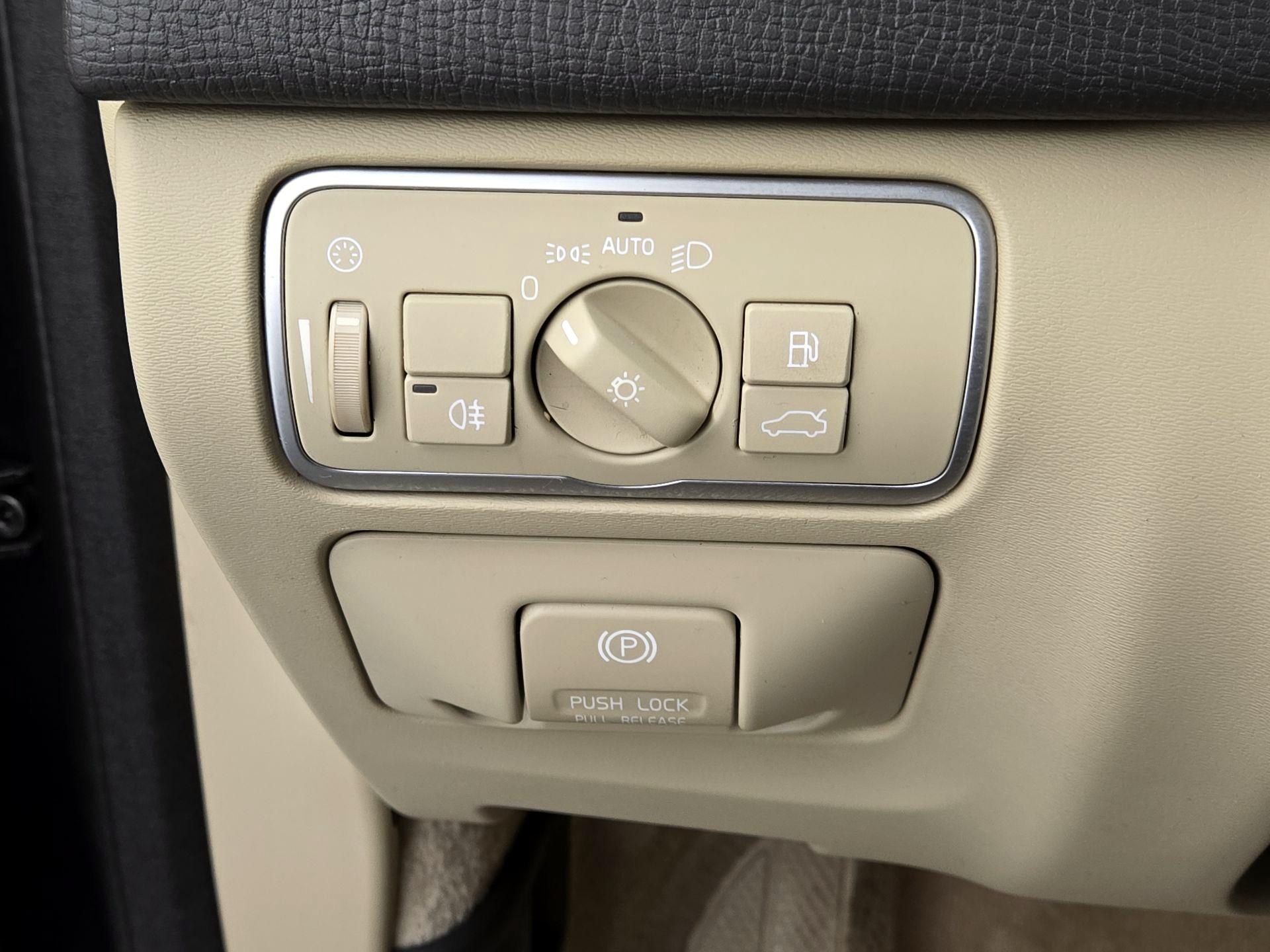 Thumbnail: 2015 Volvo XC60 - 13